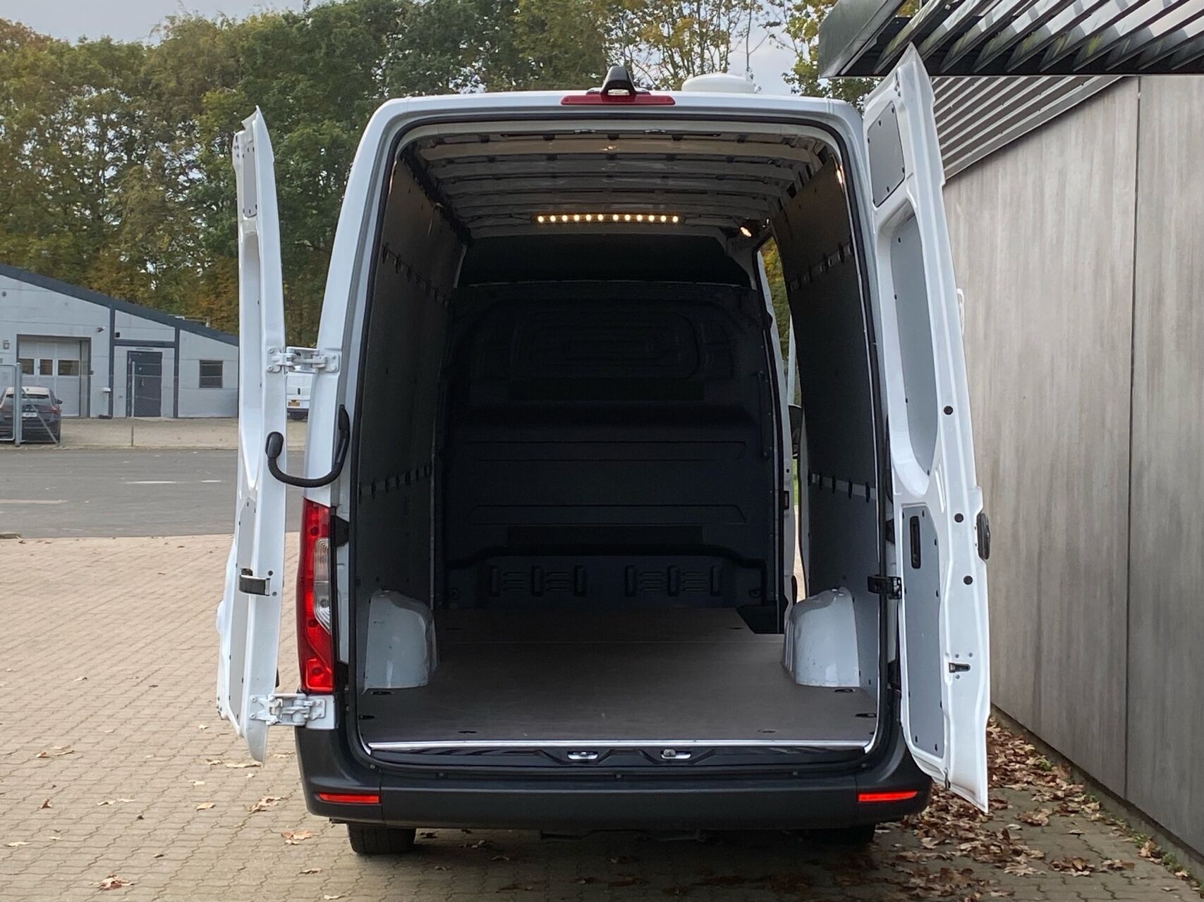 Billede af Mercedes-Benz Sprinter 317 2,0 CDI A4 H2 RWD 9G-Tronic 170HK Van Aut.