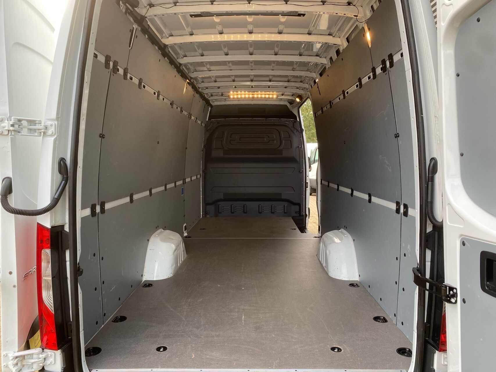 Billede af Mercedes-Benz Sprinter 317 2,0 CDI A4 H2 RWD 9G-Tronic 170HK Van Aut.
