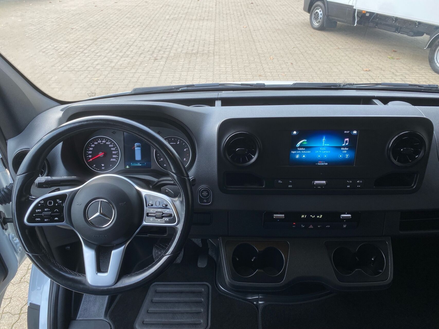 Billede af Mercedes-Benz Sprinter 317 2,0 CDI A4 H2 RWD 9G-Tronic 170HK Van Aut.