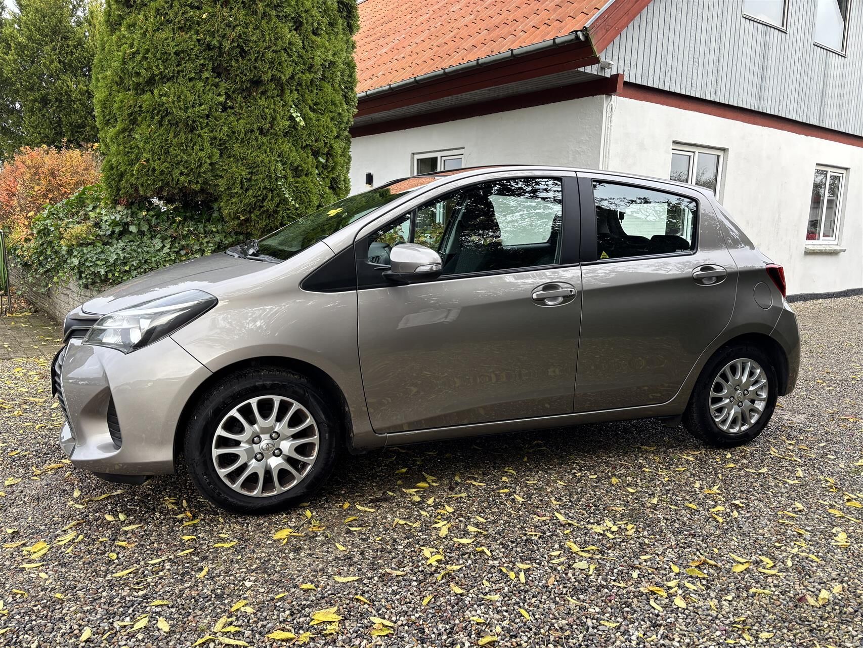 Billede af Toyota Yaris 1,3 VVT-I T2 Skyview 100HK 5d 6g