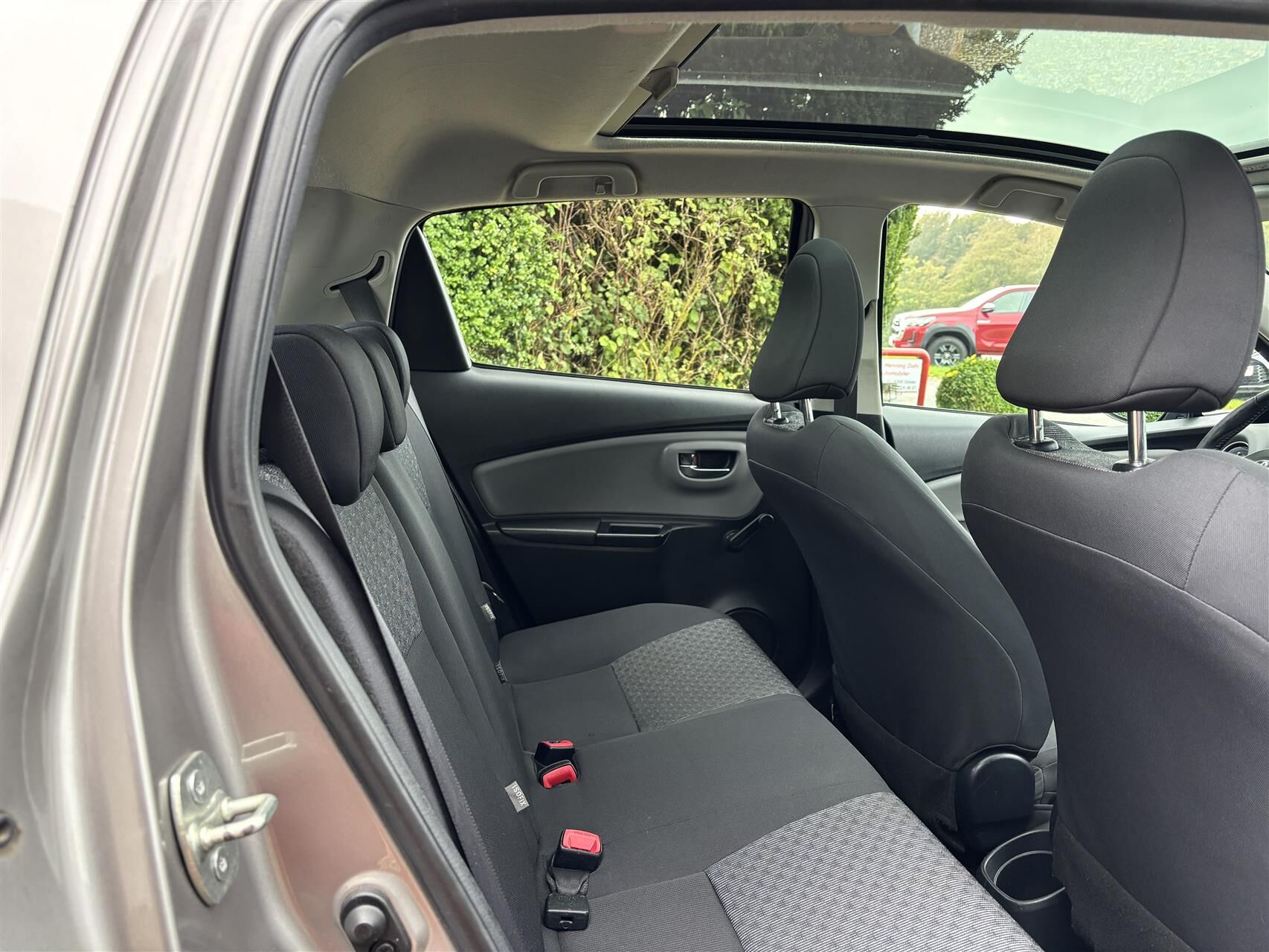 Billede af Toyota Yaris 1,3 VVT-I T2 Skyview 100HK 5d 6g