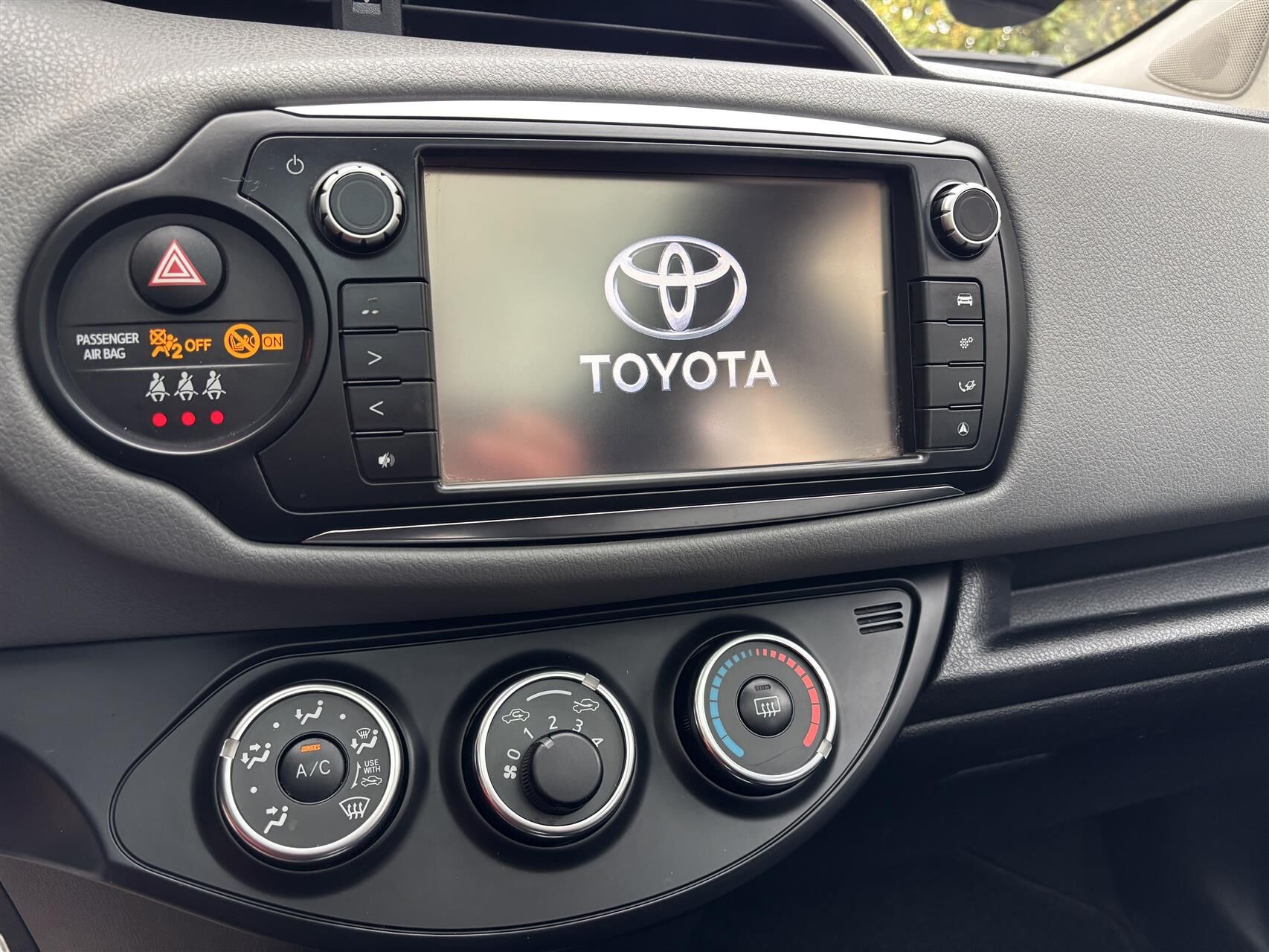 Billede af Toyota Yaris 1,3 VVT-I T2 Skyview 100HK 5d 6g