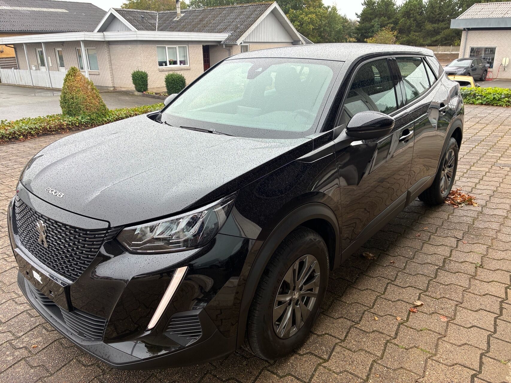 Billede af Peugeot 2008 1,2 PureTech Vision Pack EAT8 130HK 5d 8g Aut.
