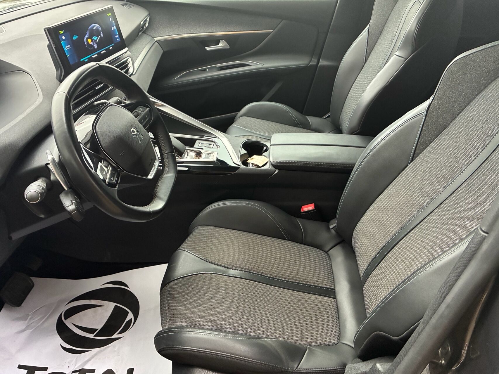 Billede af Peugeot 3008 1,6 PureTech  Plugin-hybrid First Selection EAT8 225HK 5d 8g Aut.