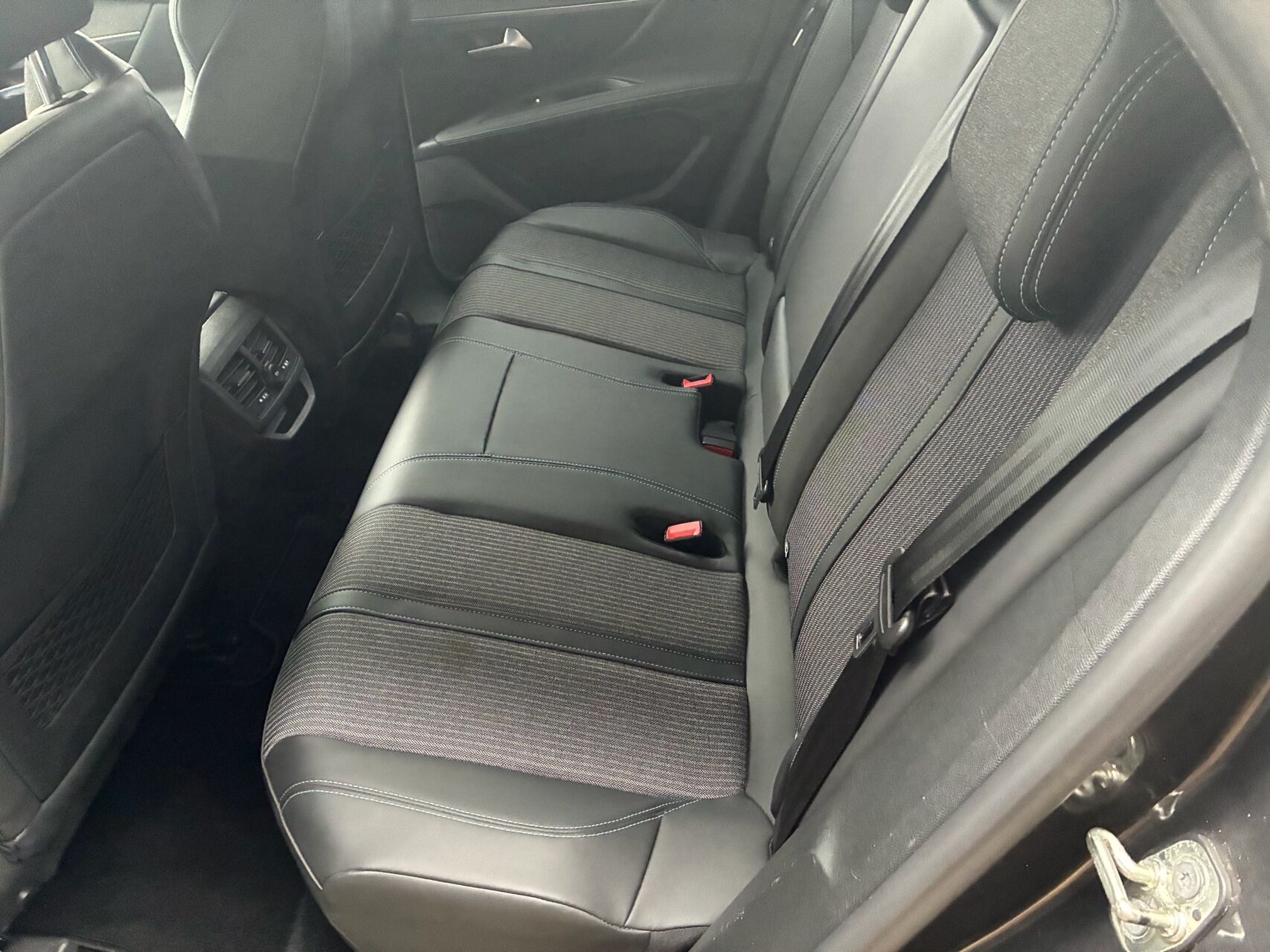 Billede af Peugeot 3008 1,6 PureTech  Plugin-hybrid First Selection EAT8 225HK 5d 8g Aut.