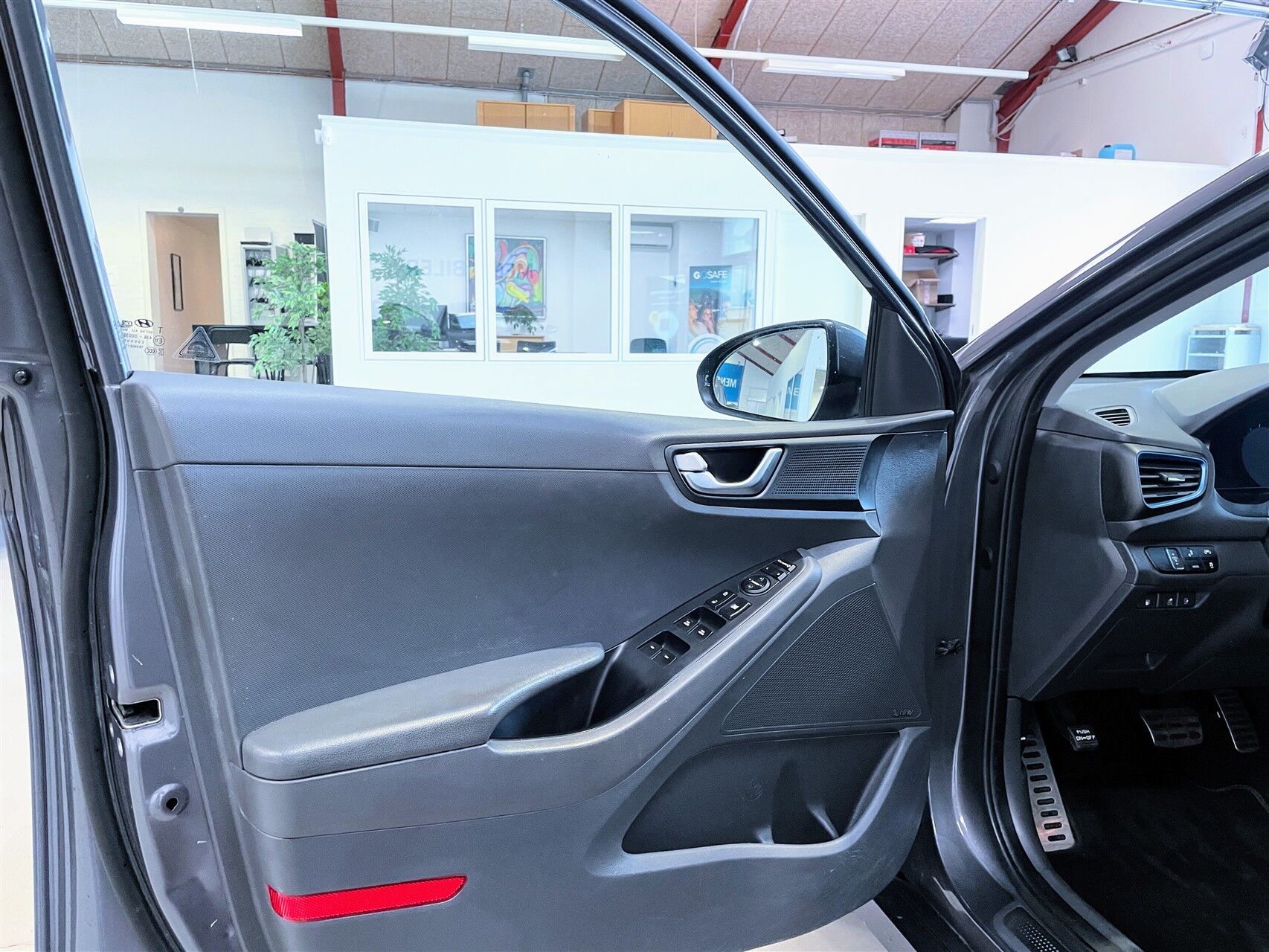 Billede af Hyundai Ioniq 1,6 GDI  Plugin-hybrid Premium plug-in 141HK 5d 6g Aut.