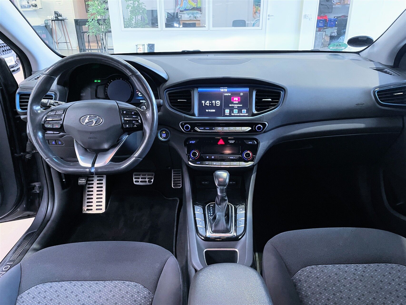 Billede af Hyundai Ioniq 1,6 GDI  Plugin-hybrid Premium plug-in 141HK 5d 6g Aut.
