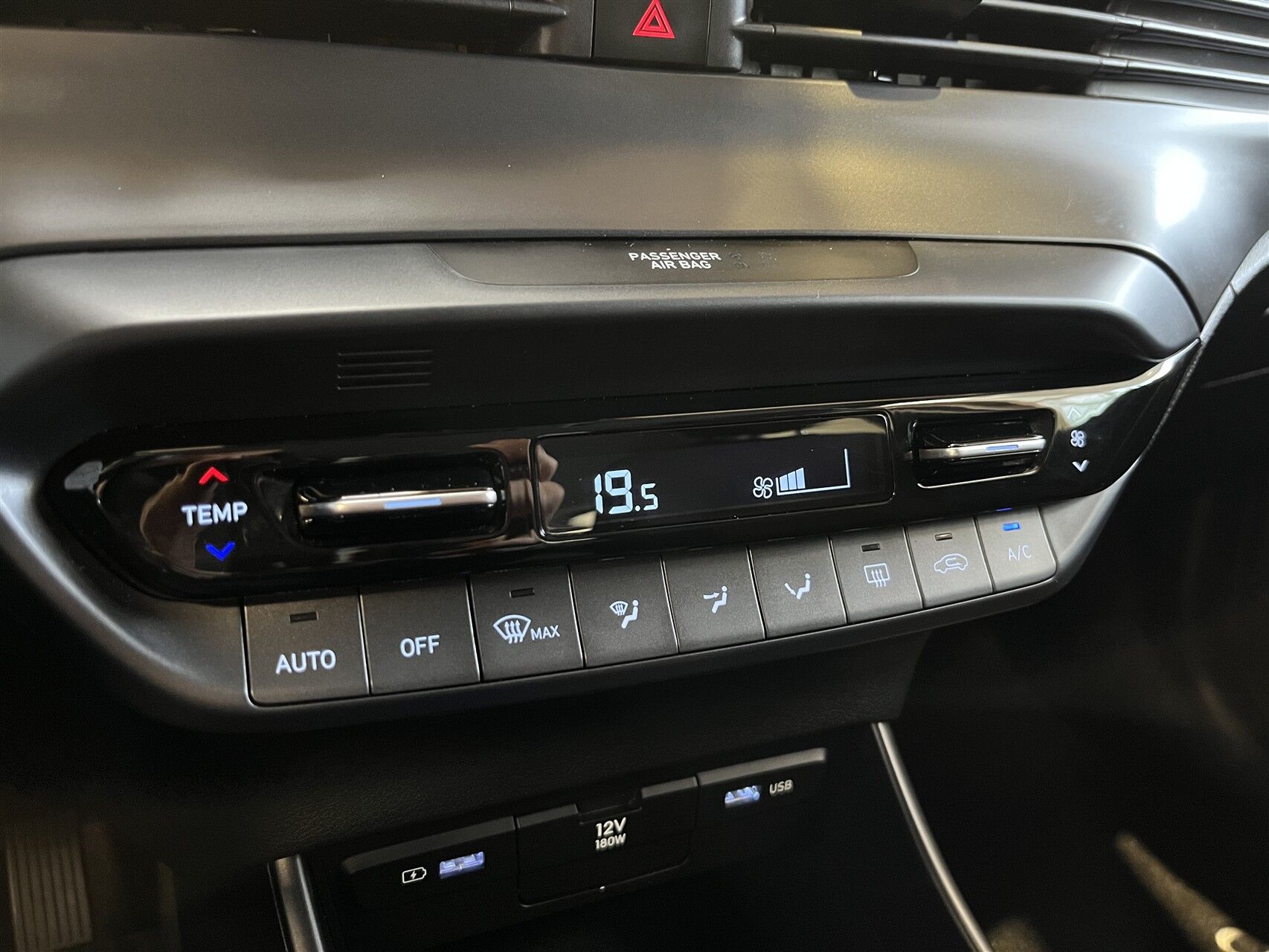 Billede af Hyundai i20 1,0 T-GDI Essential DCT 100HK 5d 7g Aut.