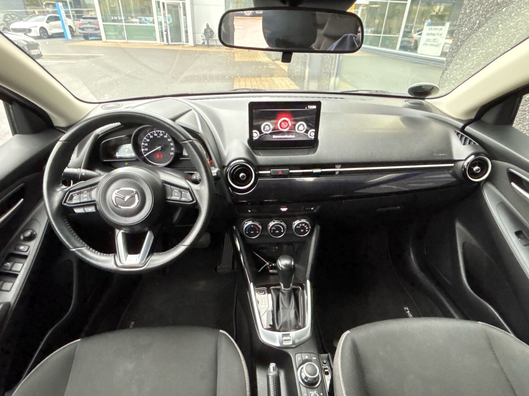 Billede af Mazda 2 1,5 Skyactiv-G Centre-Line 90HK 5d 6g Aut.