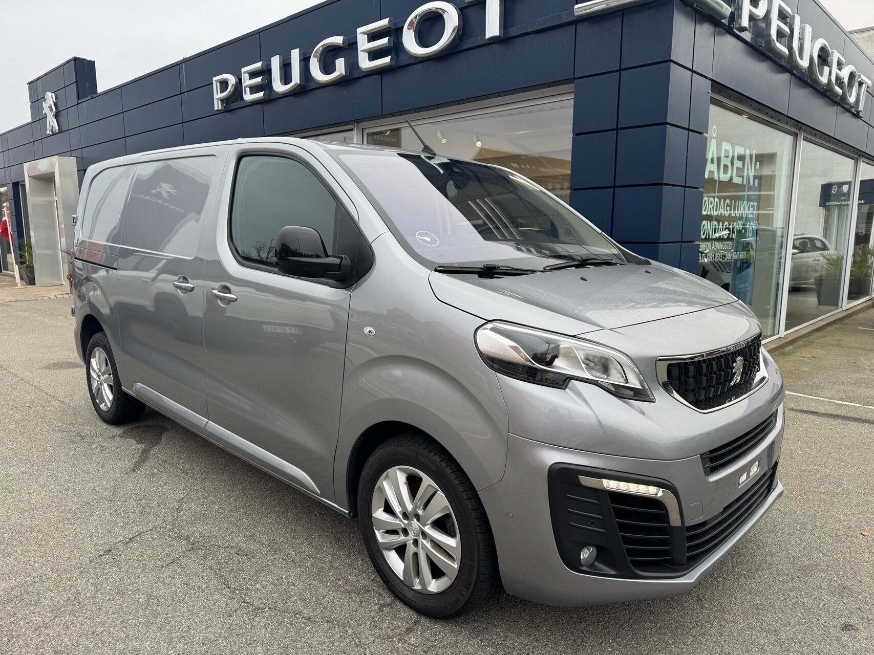 Billede af Peugeot Expert L2 2,0 BlueHDi Ultimate EAT8 177HK Van 8g Aut.