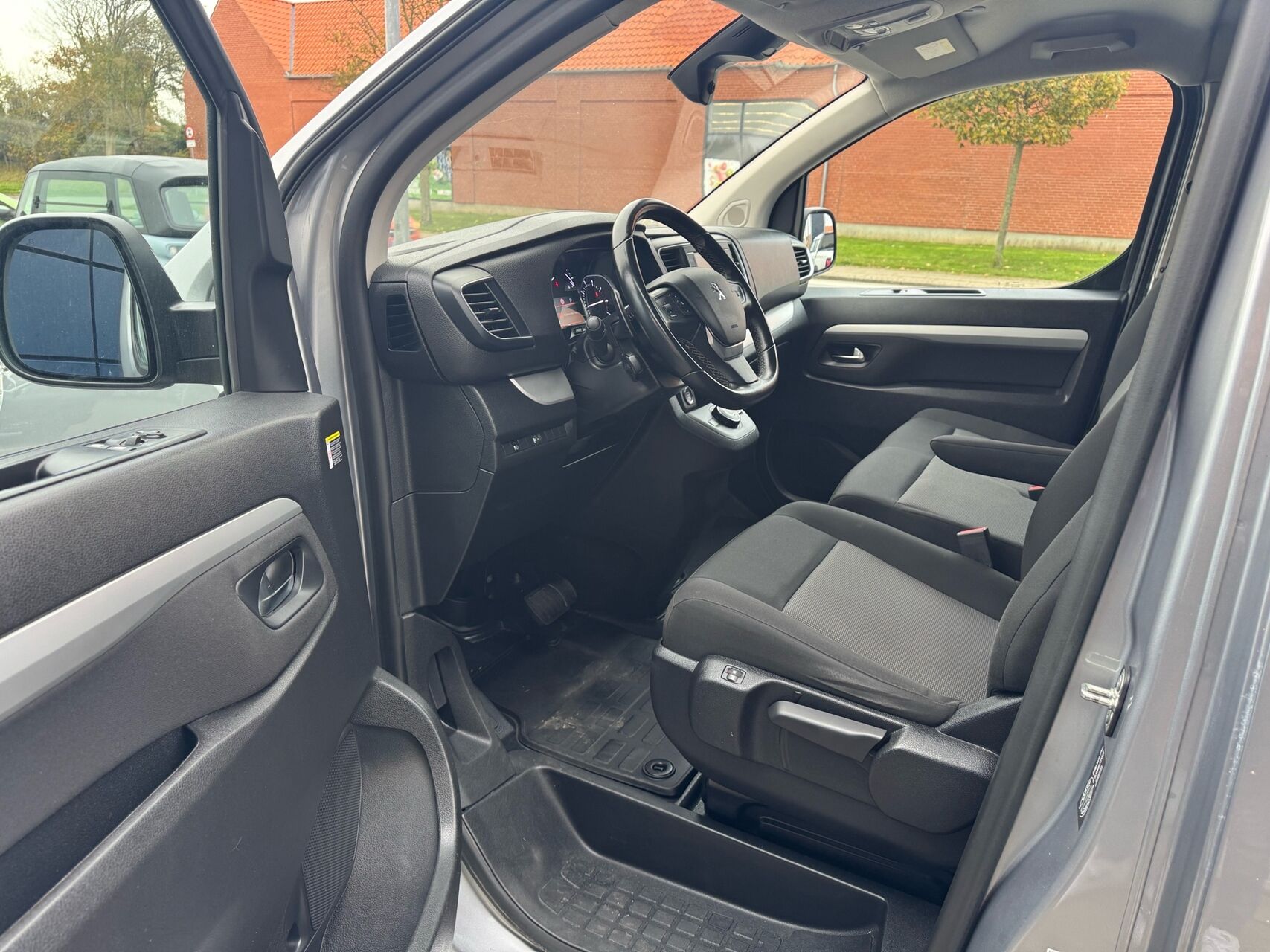 Billede af Peugeot Expert L2 2,0 BlueHDi Ultimate EAT8 177HK Van 8g Aut.