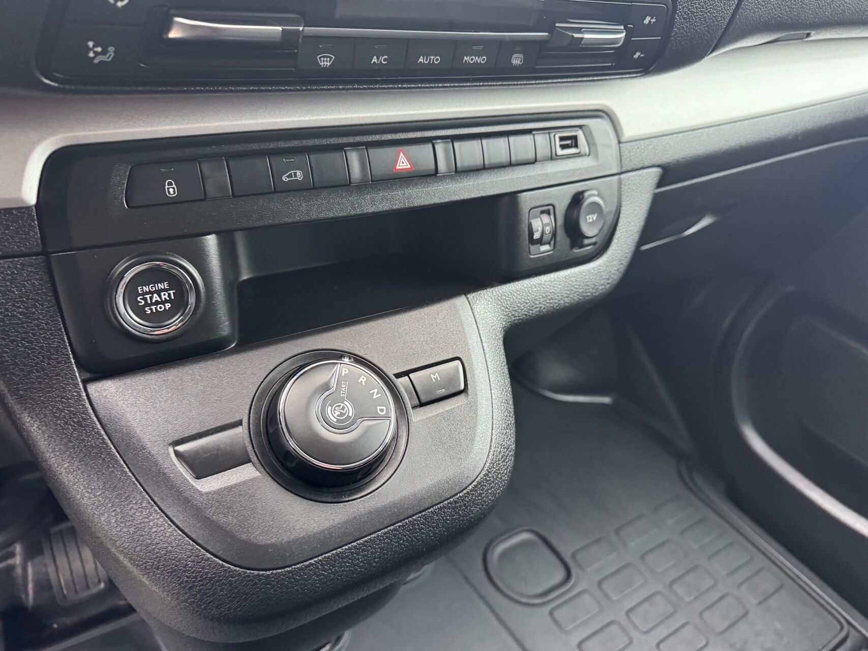 Billede af Peugeot Expert L2 2,0 BlueHDi Ultimate EAT8 177HK Van 8g Aut.