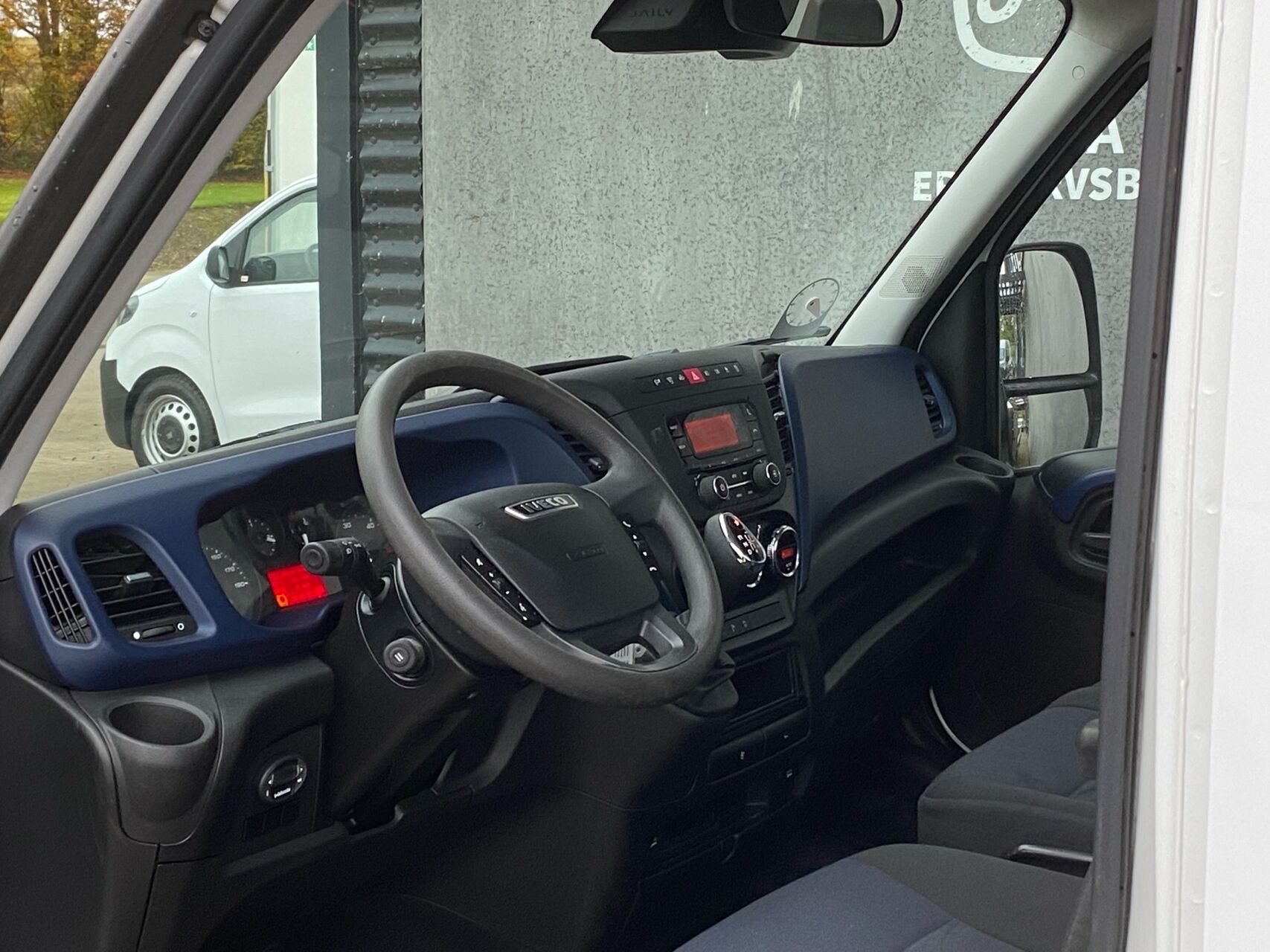 Billede af Iveco Daily 35S18 4100mm 3,0 D 180HK Ladv./Chas. 8g Aut.