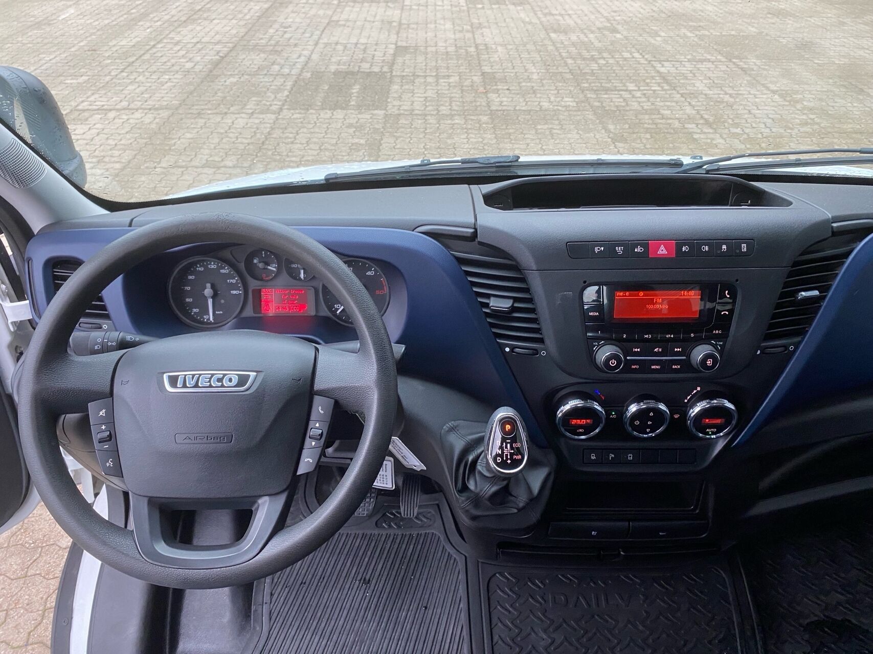 Billede af Iveco Daily 35S18 4100mm 3,0 D 180HK Ladv./Chas. 8g Aut.