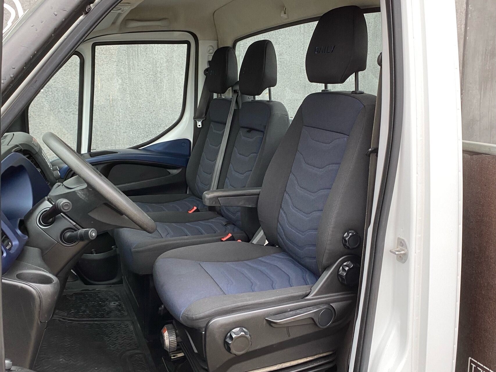 Billede af Iveco Daily 35S18 4100mm 3,0 D 180HK Ladv./Chas. 8g Aut.