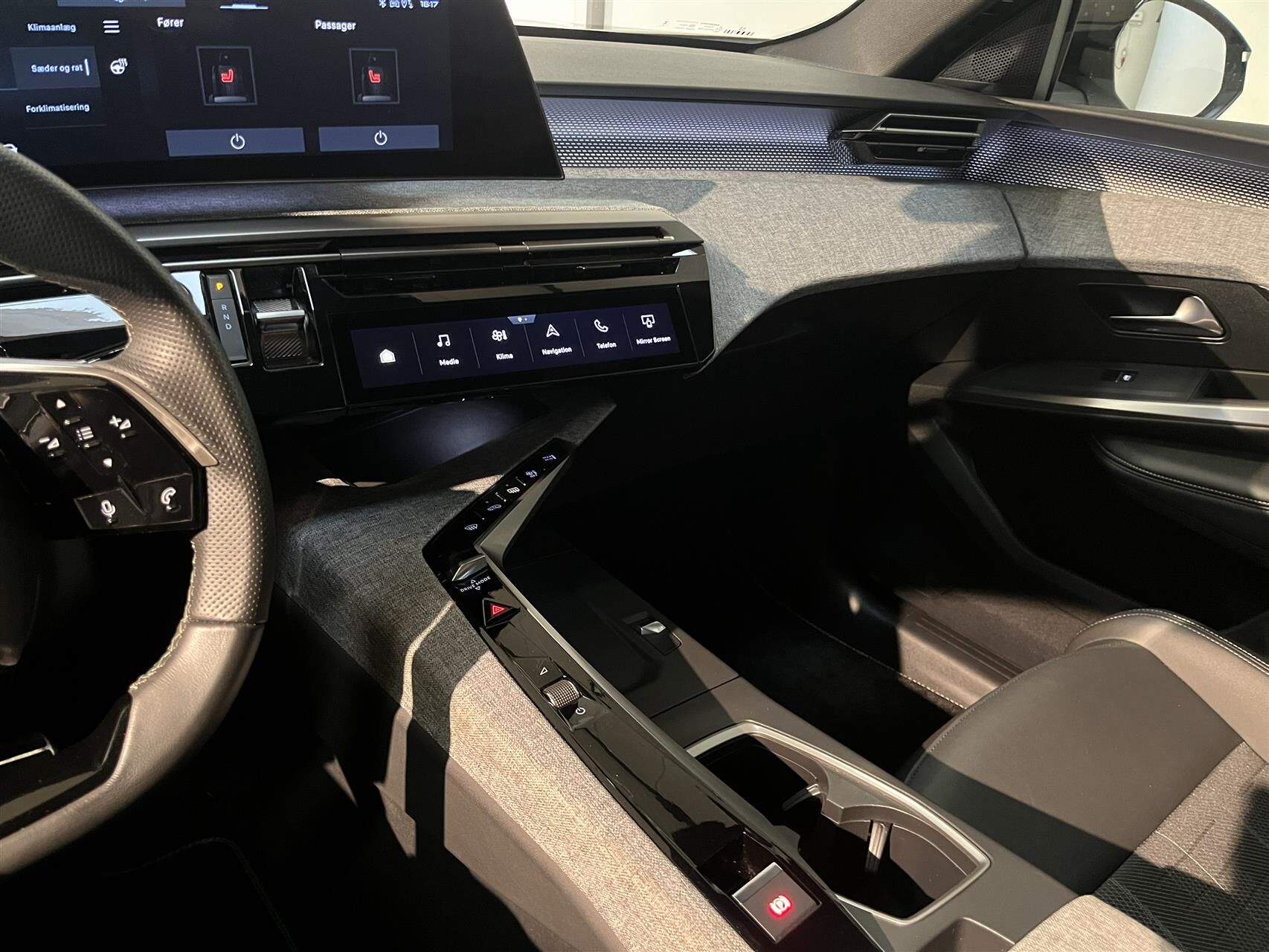 Billede af Peugeot e-3008 EL GT 210HK 5d Aut.