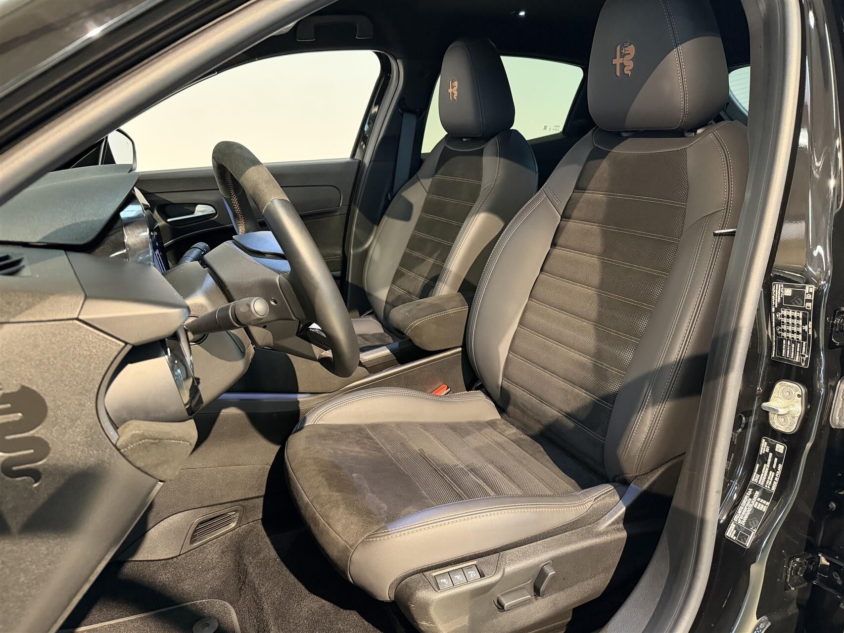 Billede af Alfa Romeo Junior EL Intensa 156HK 5d Aut.