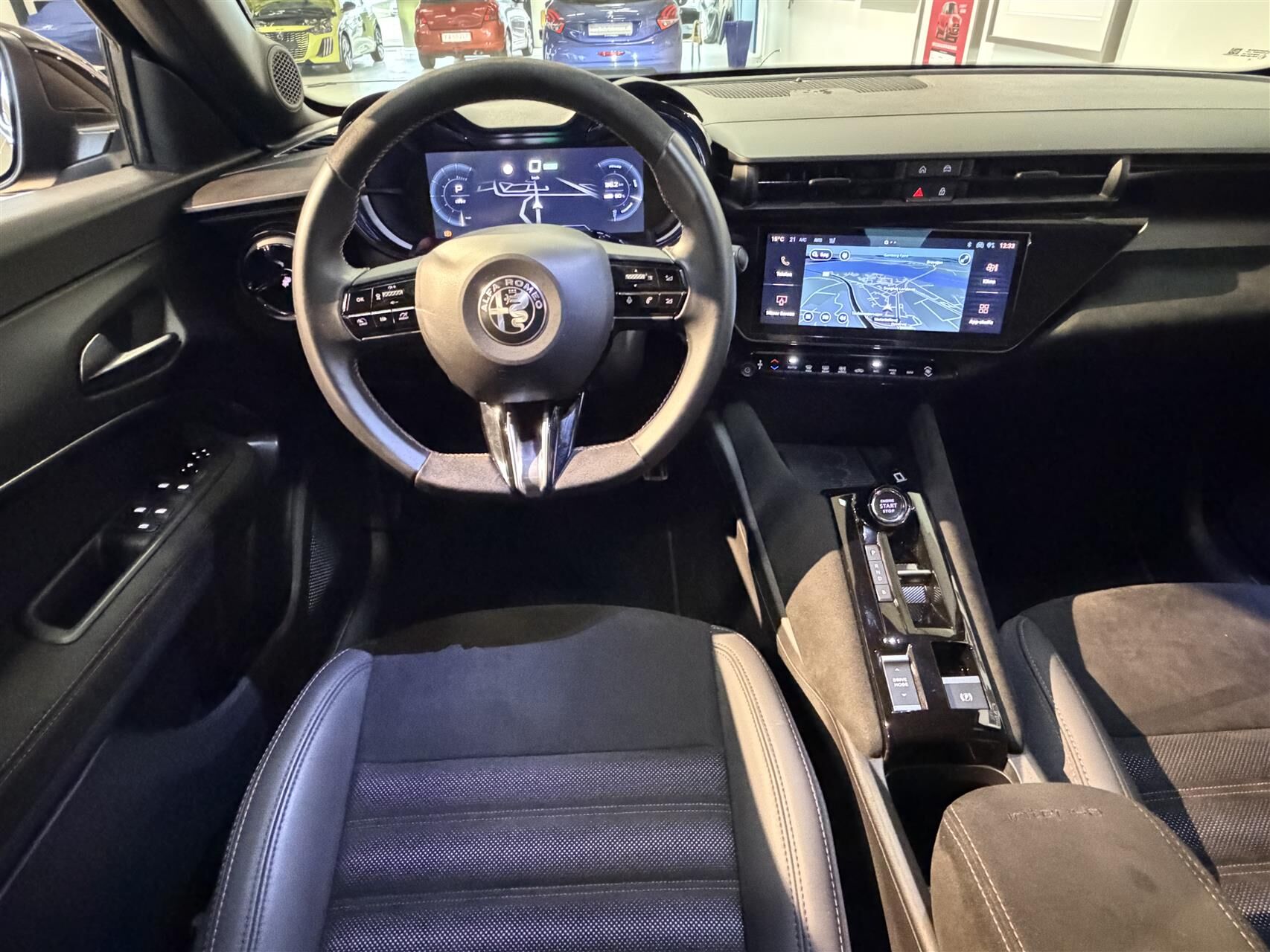 Billede af Alfa Romeo Junior EL Intensa 156HK 5d Aut.