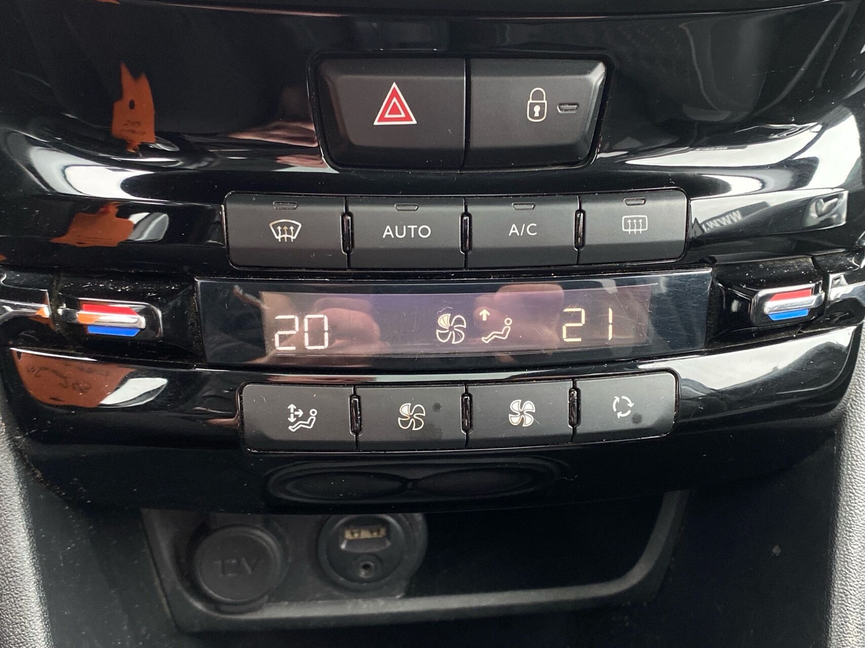 Billede af Peugeot 2008 1,6 BlueHDi Desire Sky 100HK