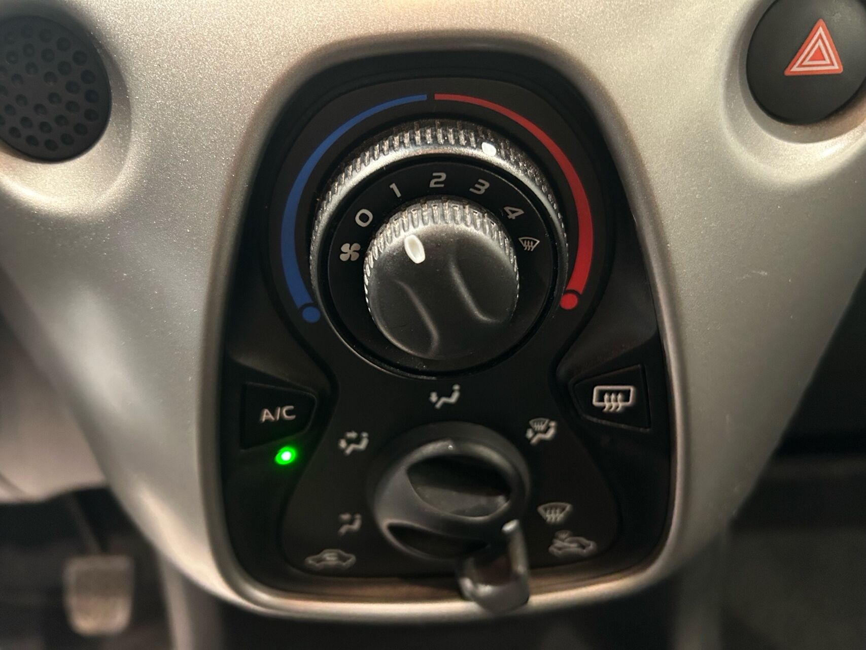 Billede af Peugeot 108 1,0 e-Vti More 69HK 5d