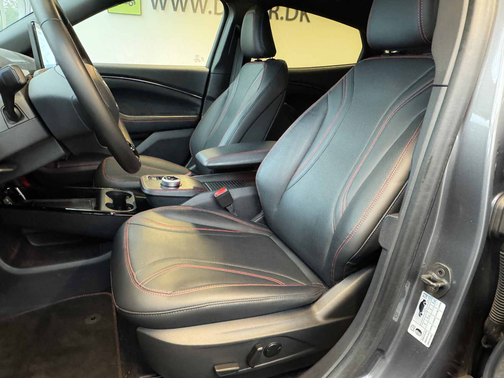 Billede af Ford Mustang Mach-E EL SR Premium AWD 269HK 5d Aut.