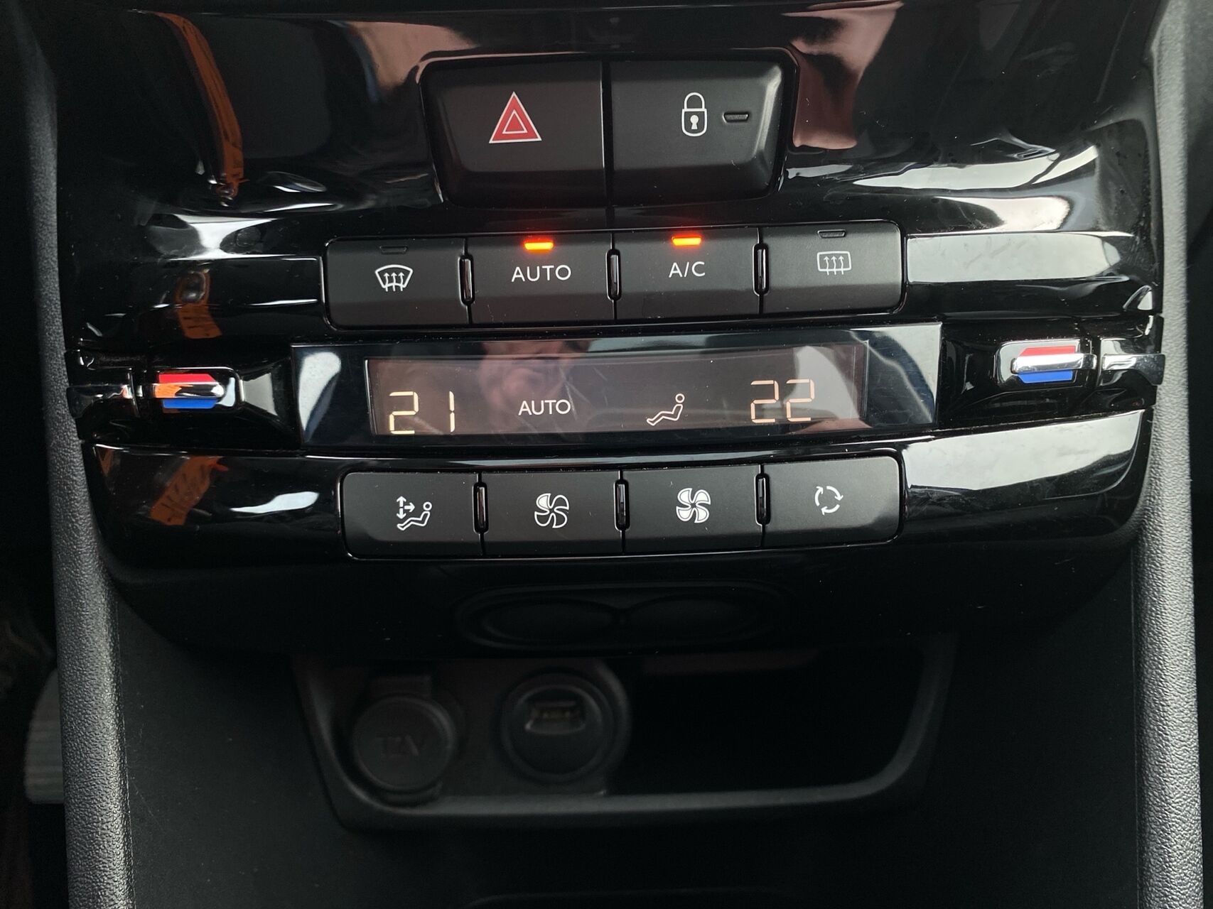 Billede af Peugeot 2008 1,5 BlueHDi Prestige Sky 100HK 5d