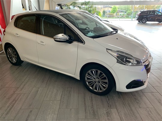 Peugeot 208 1,6 BlueHDi Desire Sky 100HK 5d