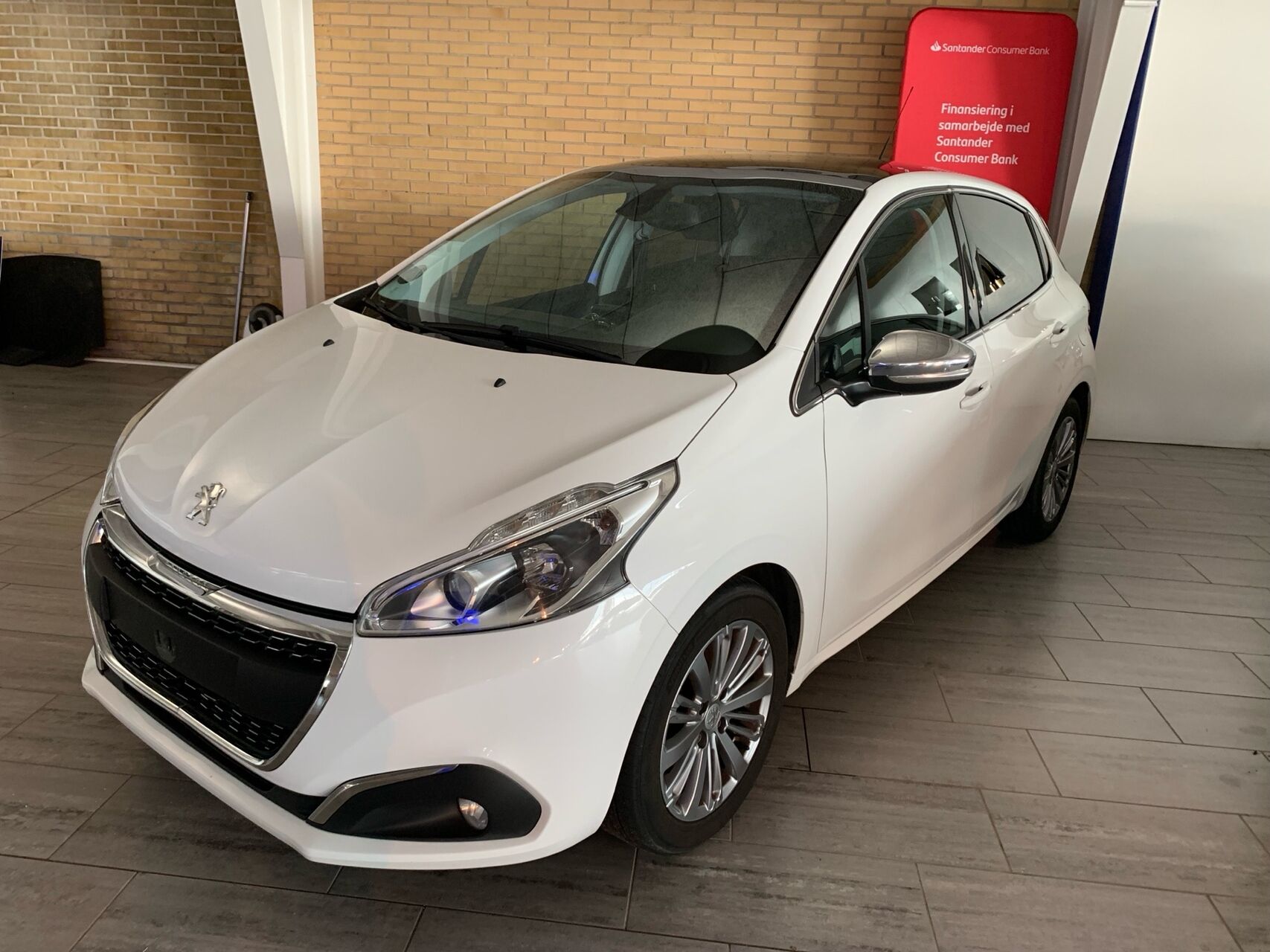 Billede af Peugeot 208 1,6 BlueHDi Desire Sky 100HK 5d