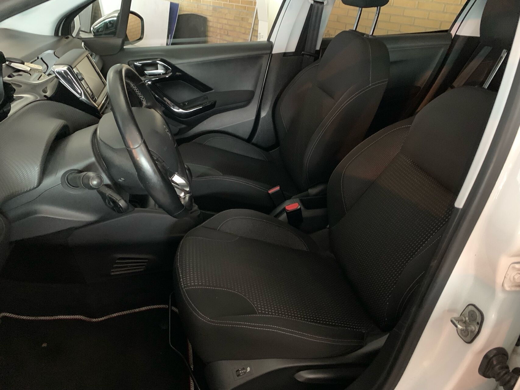 Billede af Peugeot 208 1,6 BlueHDi Desire Sky 100HK 5d