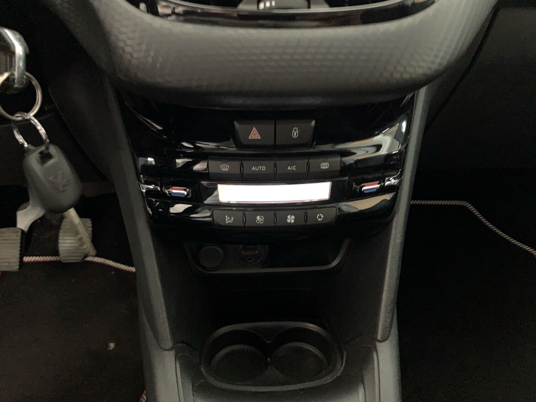 Billede af Peugeot 208 1,6 BlueHDi Desire Sky 100HK 5d