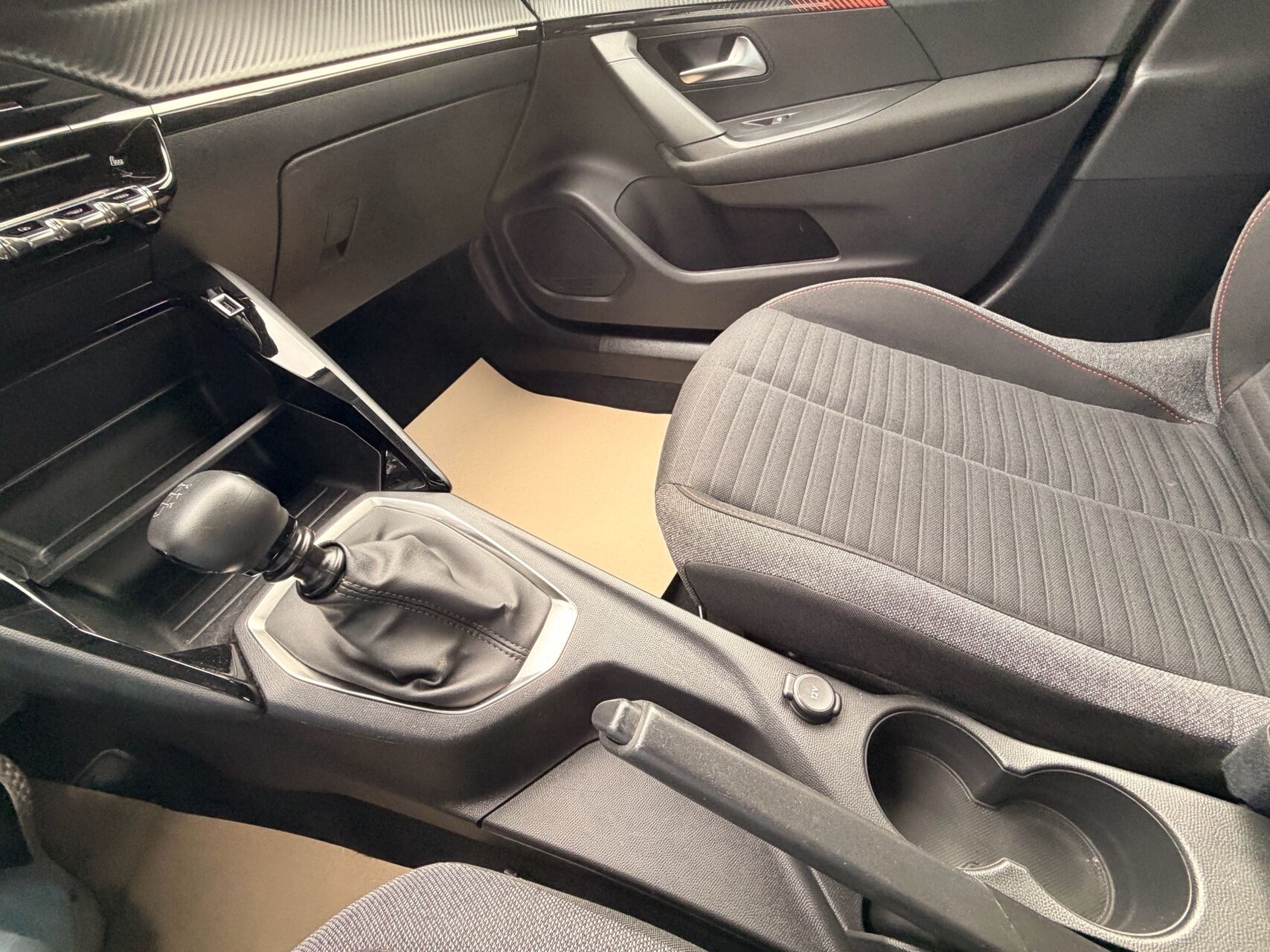 Billede af Peugeot 2008 1,2 PureTech Active Pack 130HK 5d