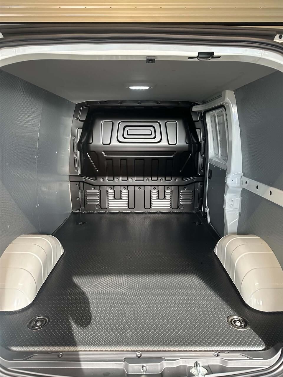Billede af Maxus e-Deliver 3 SWB 50,2 kWh EL 122HK Van Aut.