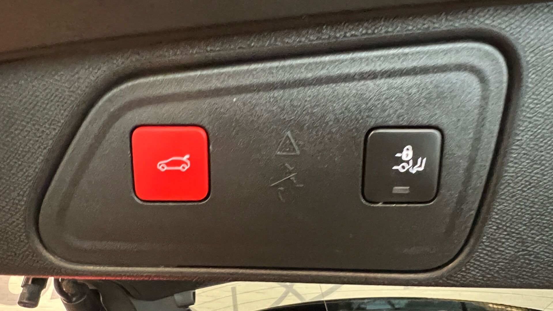 Billede af Peugeot 3008 1,6 PureTech  Plugin-hybrid GT First EAT8 225HK 5d 8g Aut.
