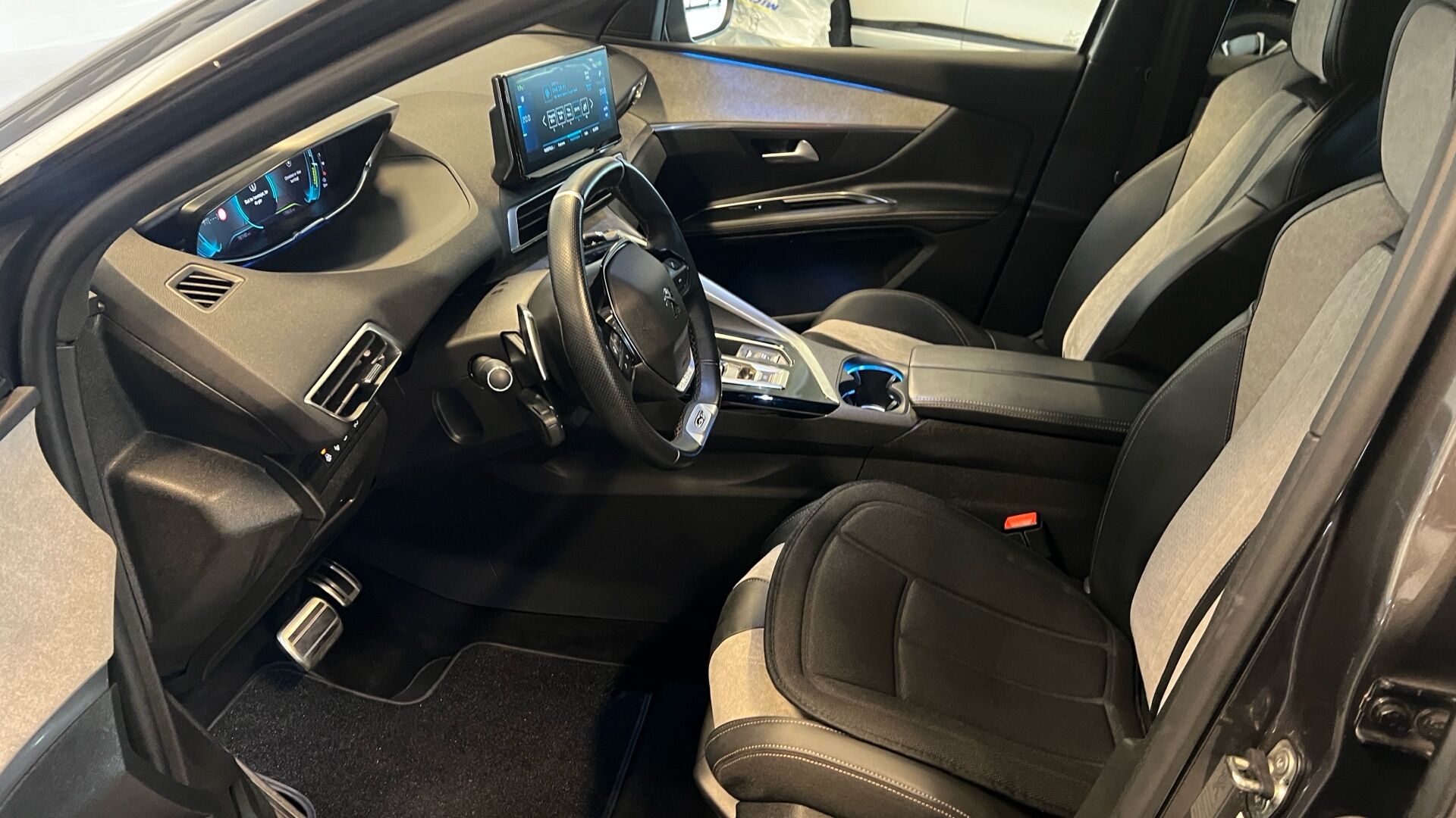 Billede af Peugeot 3008 1,6 PureTech  Plugin-hybrid GT First EAT8 225HK 5d 8g Aut.
