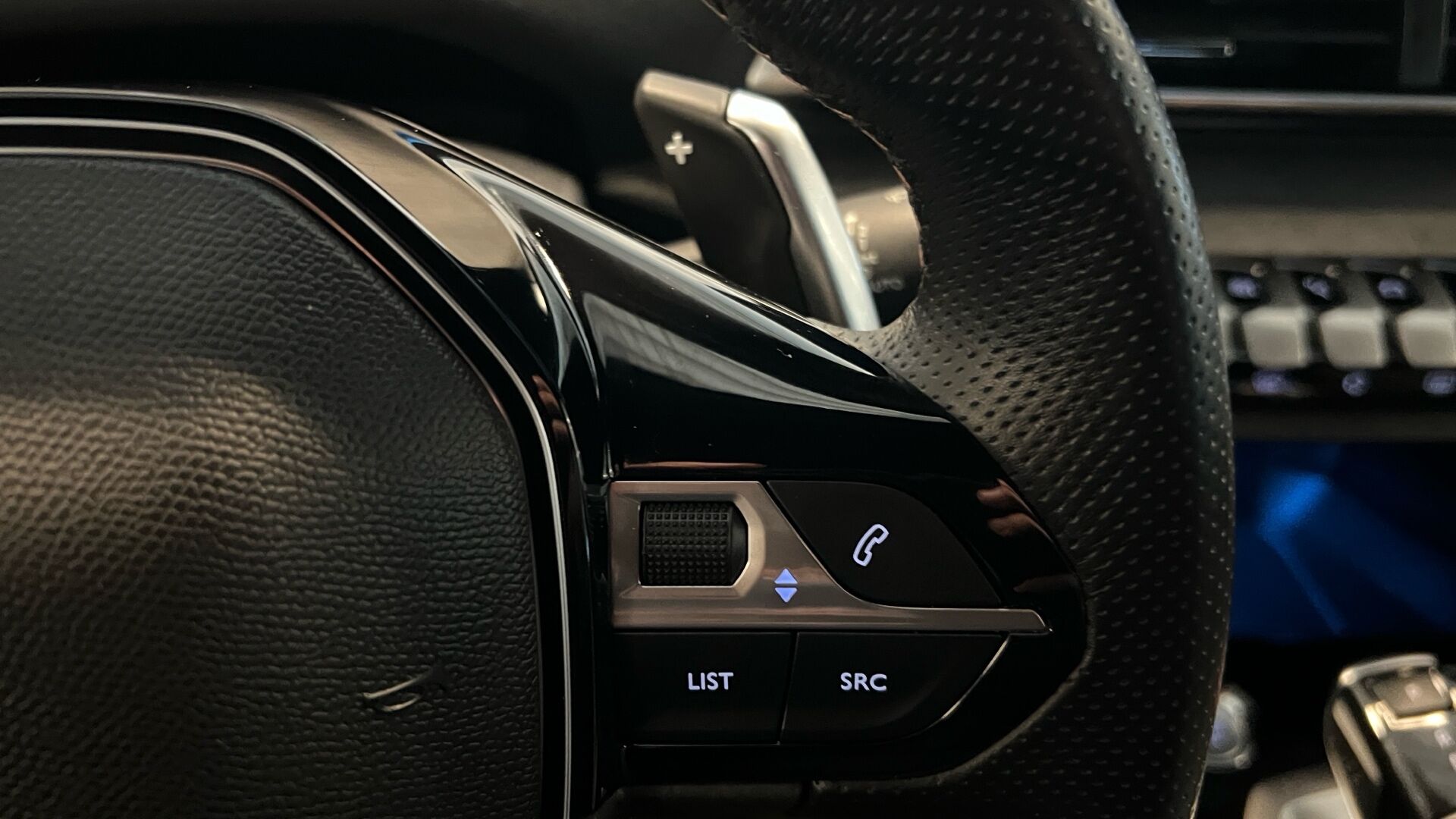 Billede af Peugeot 3008 1,6 PureTech  Plugin-hybrid GT First EAT8 225HK 5d 8g Aut.