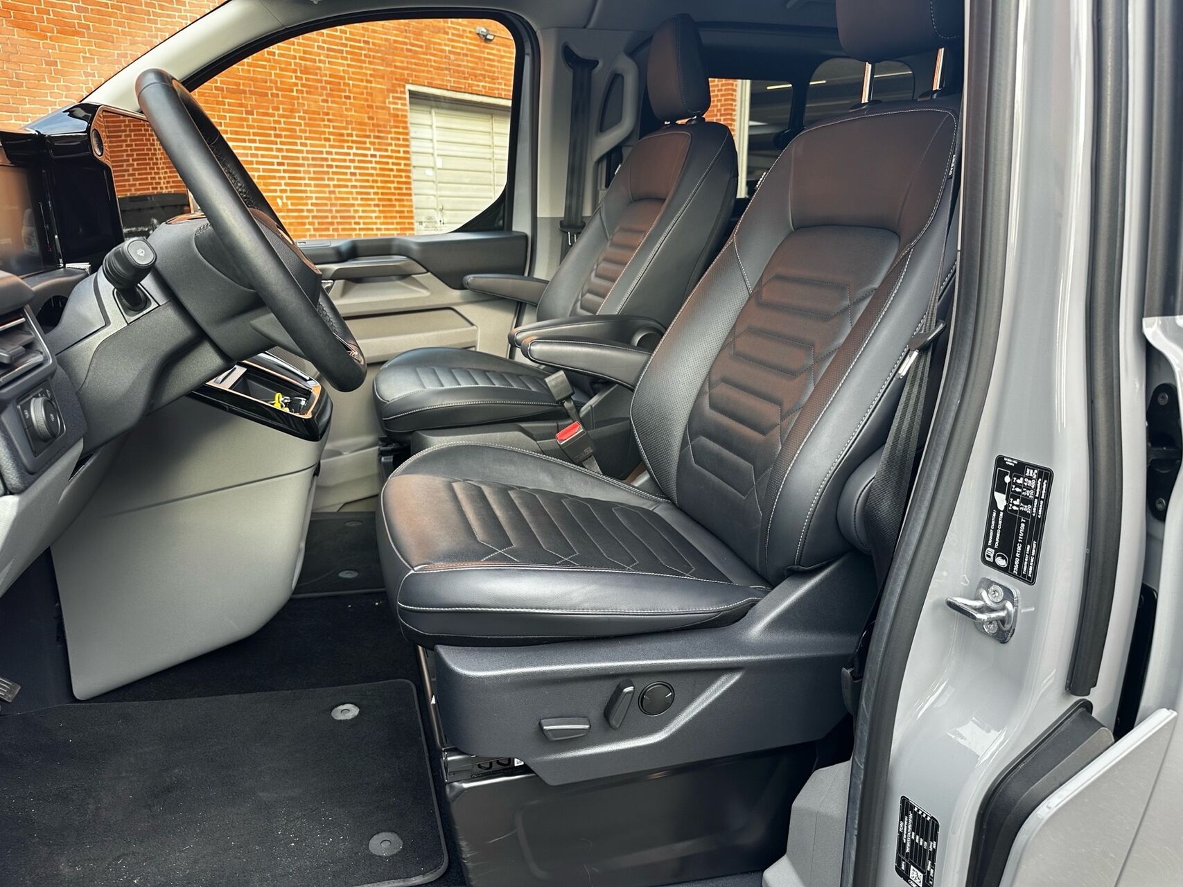 Billede af Ford Tourneo Custom 340 L1H1 2,5 Plugin-hybrid Titanium X CVT 233HK Aut.