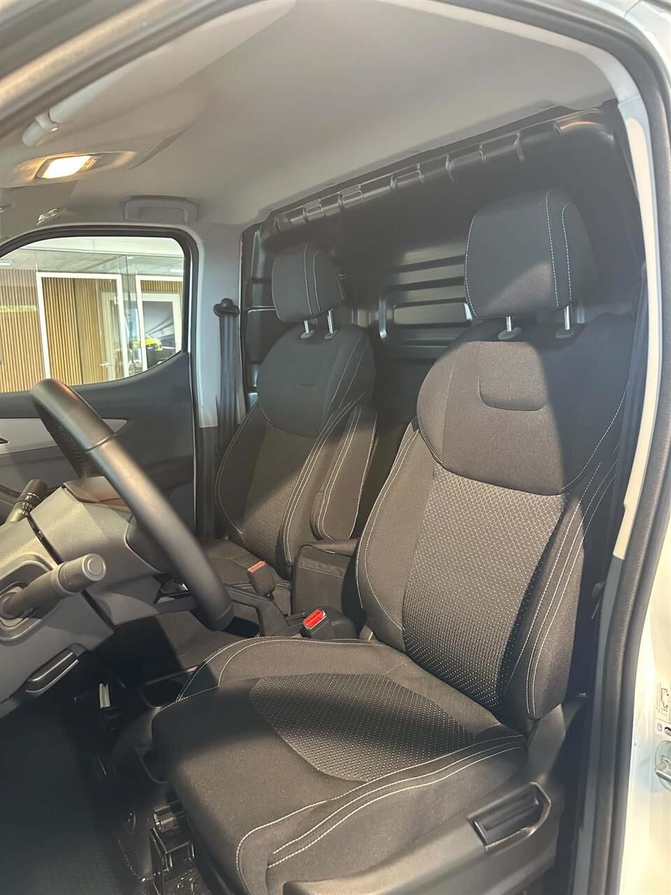 Billede af Maxus e-Deliver 3 LWB 50,2 kWh EL 122HK Van Aut.