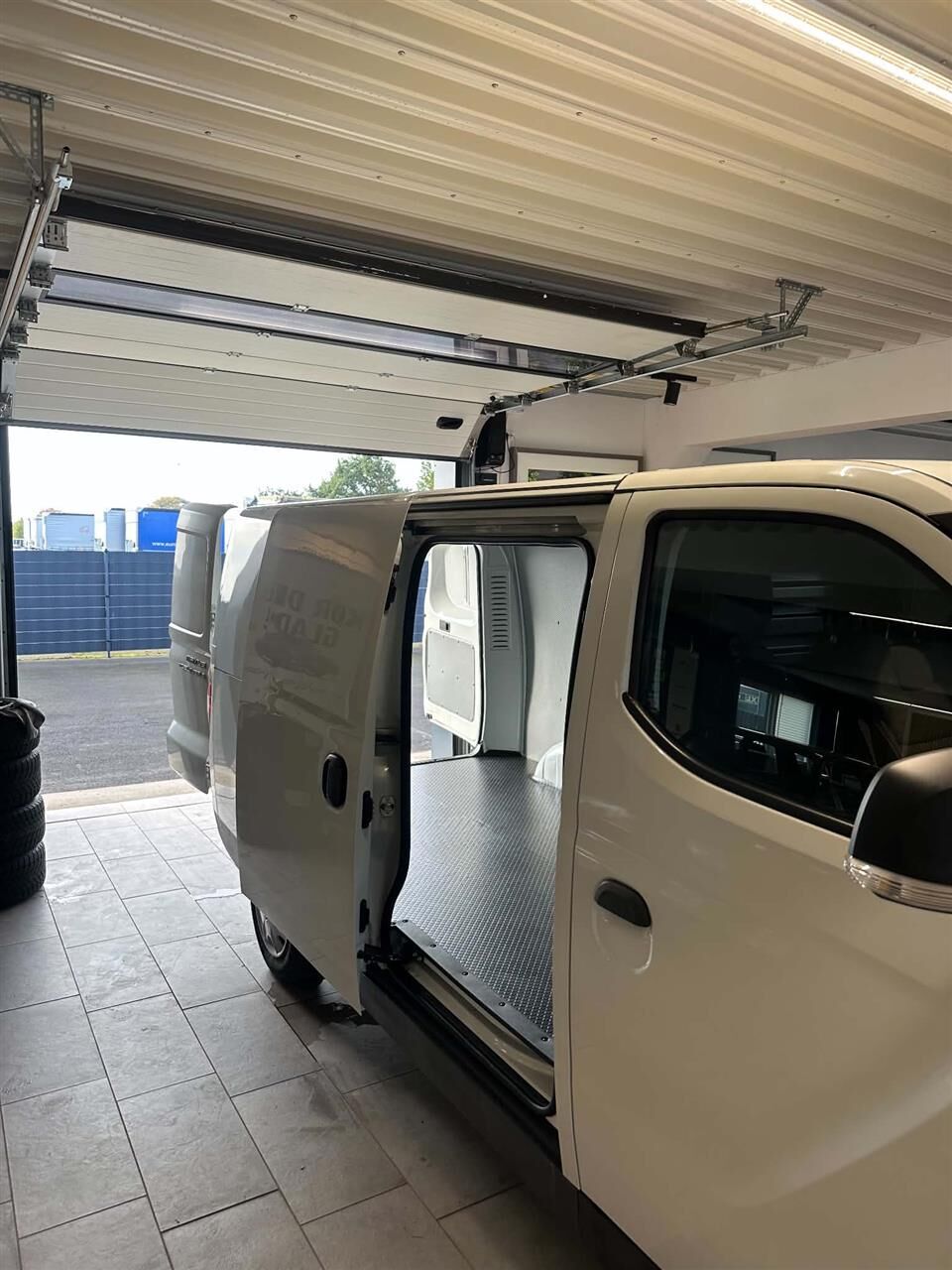Billede af Maxus e-Deliver 3 LWB 50,2 kWh EL 122HK Van Aut.