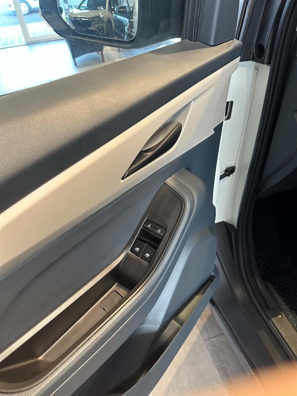 Billede af Maxus e-Deliver 3 LWB 50,2 kWh EL 122HK Van Aut.