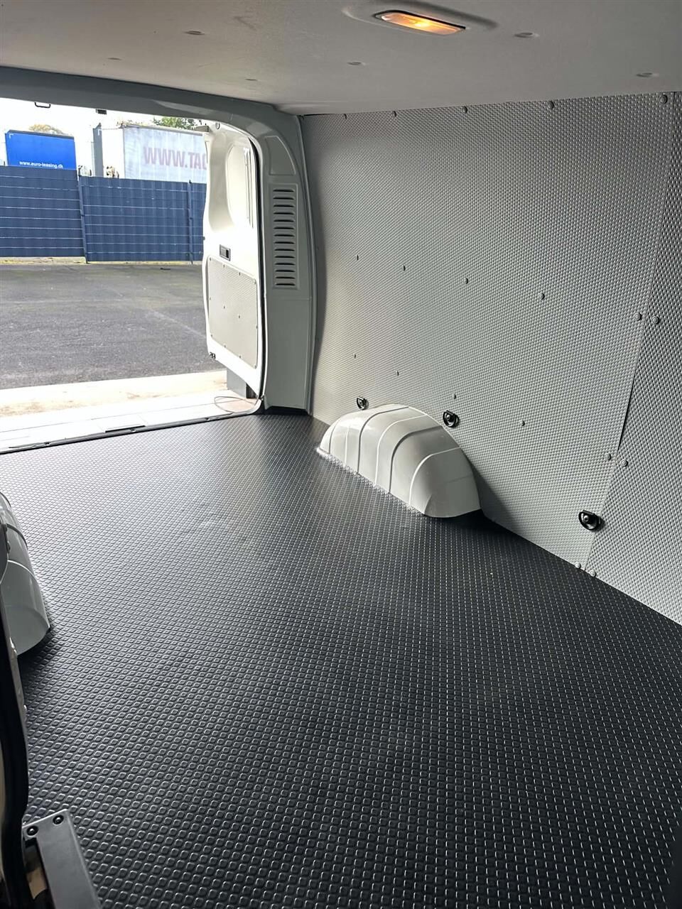 Billede af Maxus e-Deliver 3 LWB 50,2 kWh EL 122HK Van Aut.