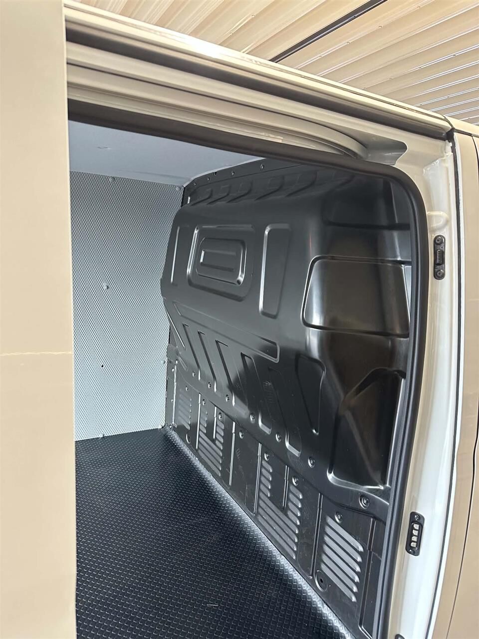 Billede af Maxus e-Deliver 3 LWB 50,2 kWh EL 122HK Van Aut.