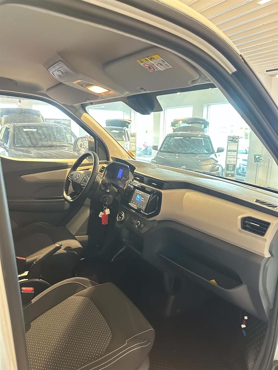 Billede af Maxus e-Deliver 3 LWB 50,2 kWh EL 122HK Van Aut.