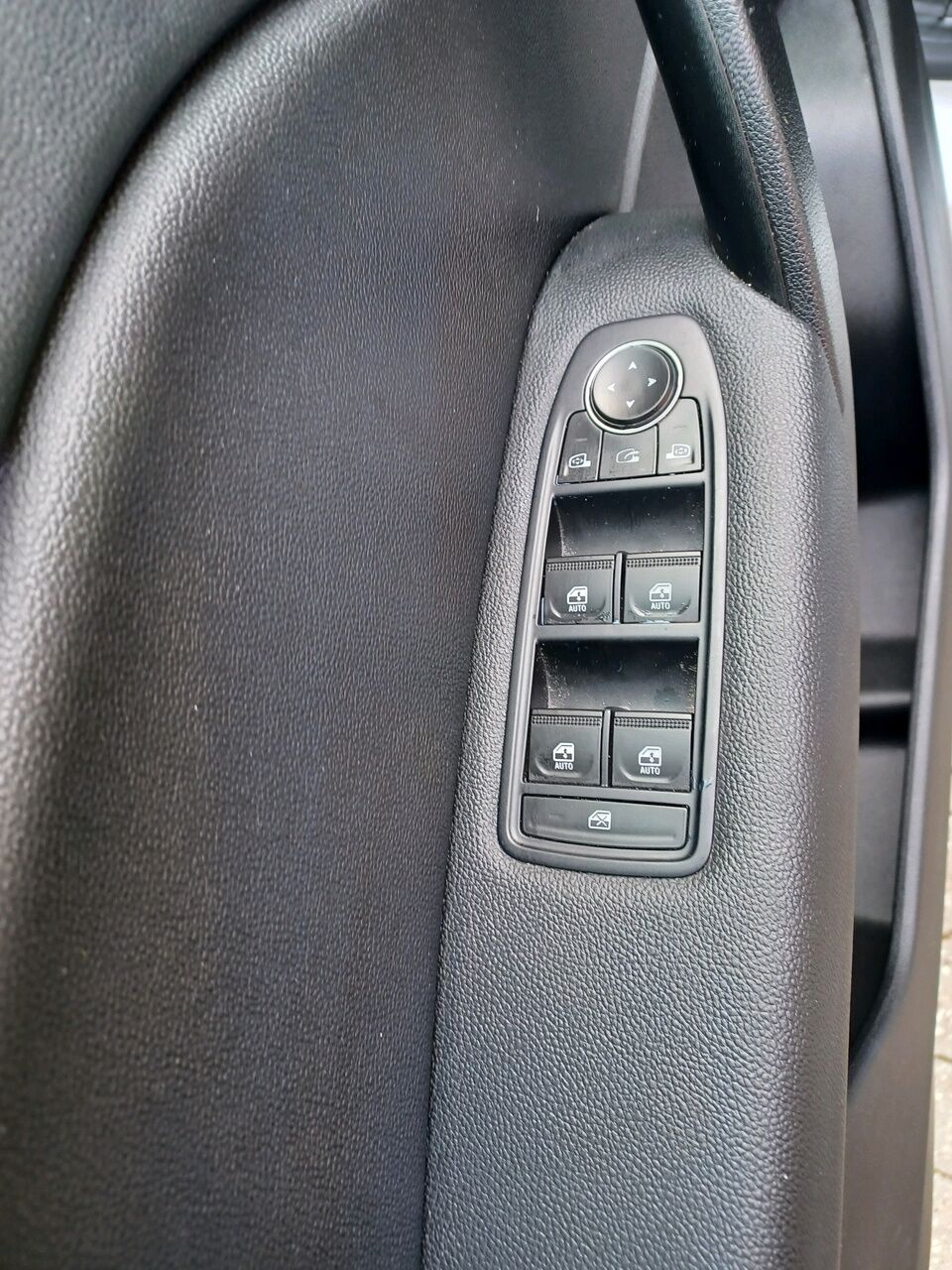 Billede af Renault Captur 1,3 TCE  Mild hybrid Intens EDC 140HK 5d 7g Aut.