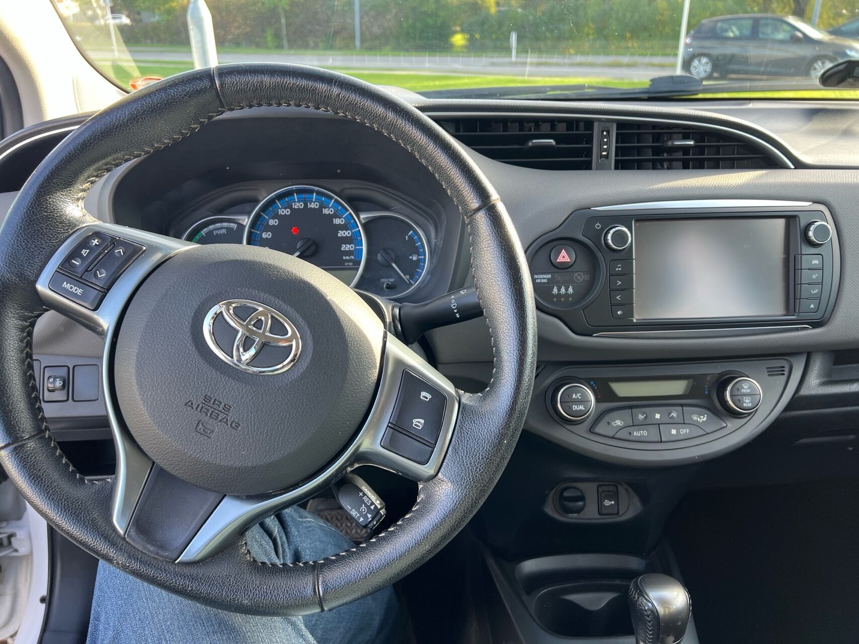 Billede af Toyota Yaris 1,5 Hybrid H2 E-CVT 100HK 5d Trinl. Gear