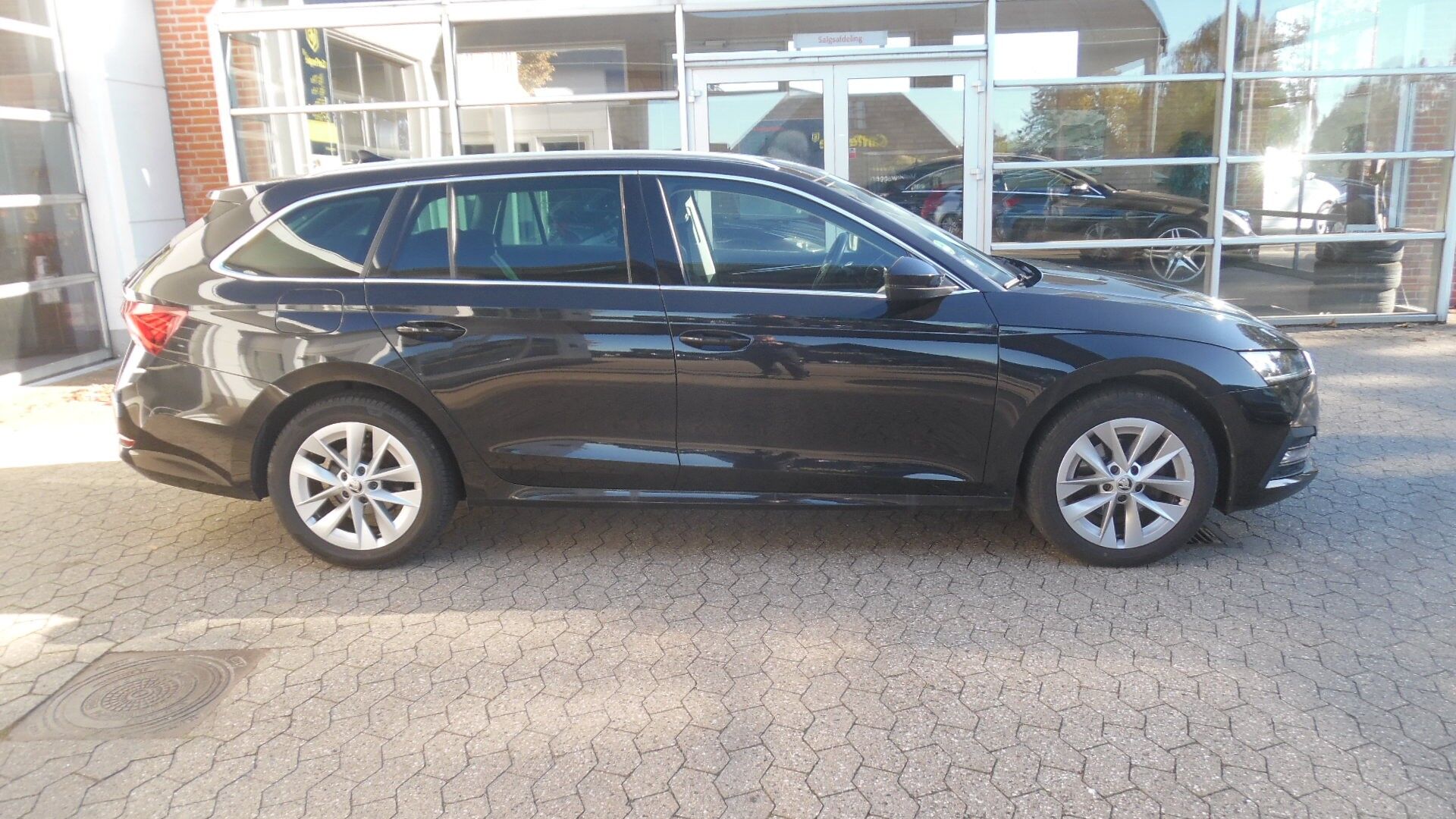 Billede af Skoda Octavia Combi 1,0 eTSI  Mild hybrid Business Executive DSG 110HK Stc 7g Aut.