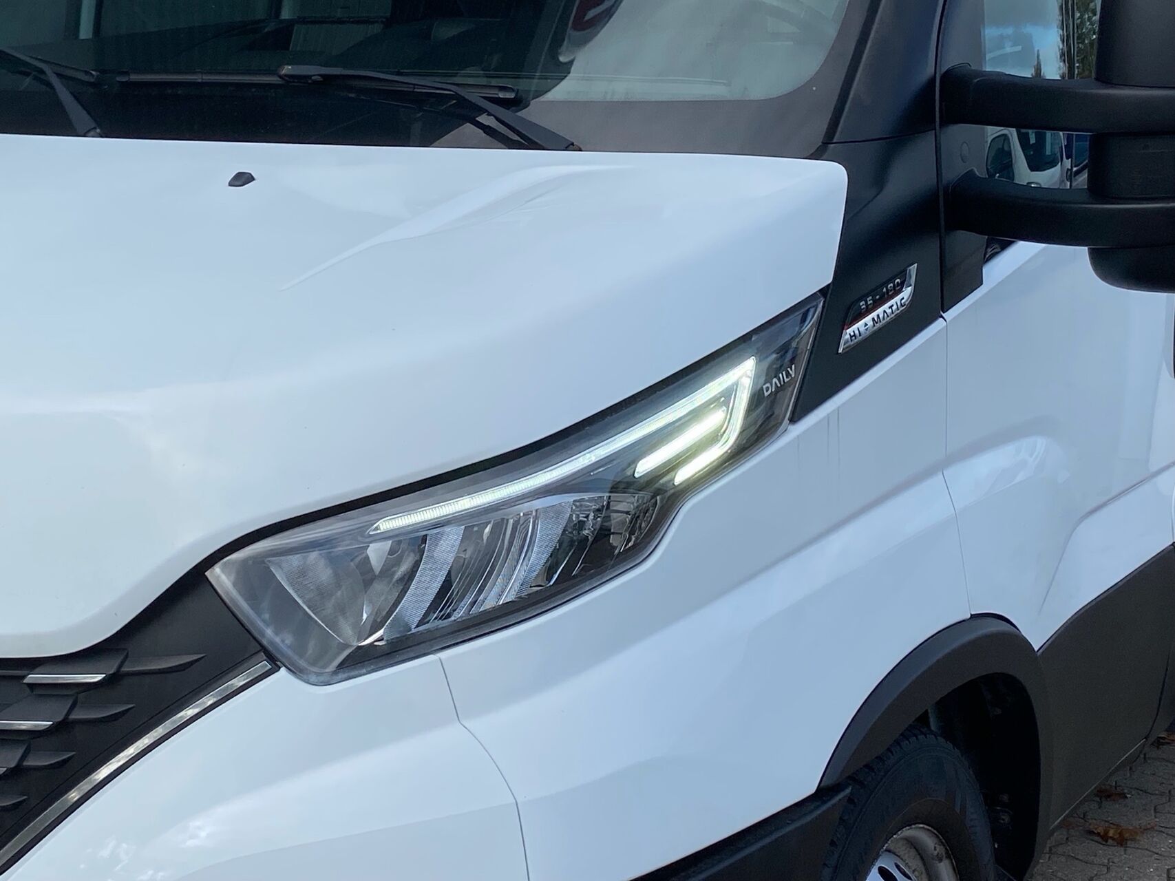 Billede af Iveco Daily 35S18 4100mm 3,0 D 180HK Ladv./Chas. 8g Aut.