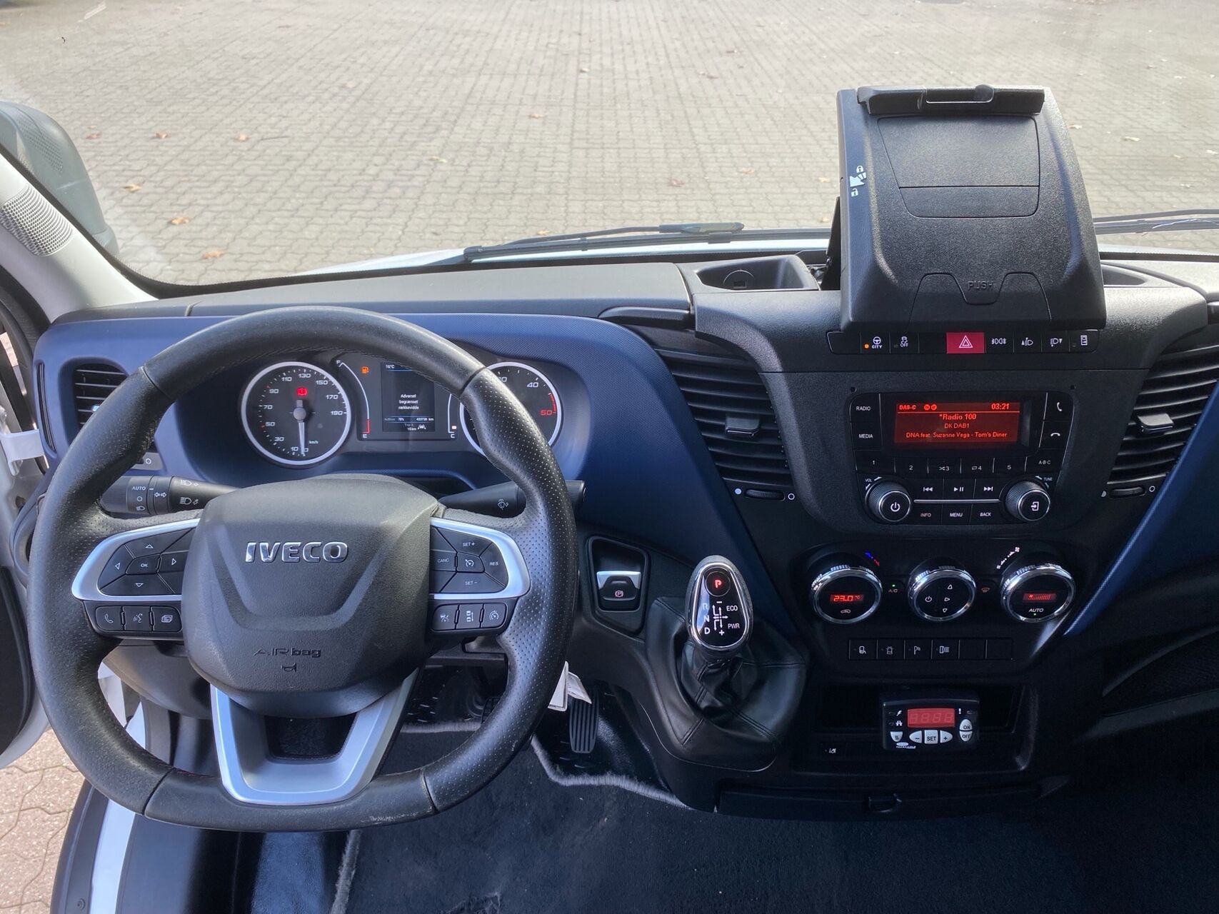 Billede af Iveco Daily 35S18 4100mm 3,0 D 180HK Ladv./Chas. 8g Aut.