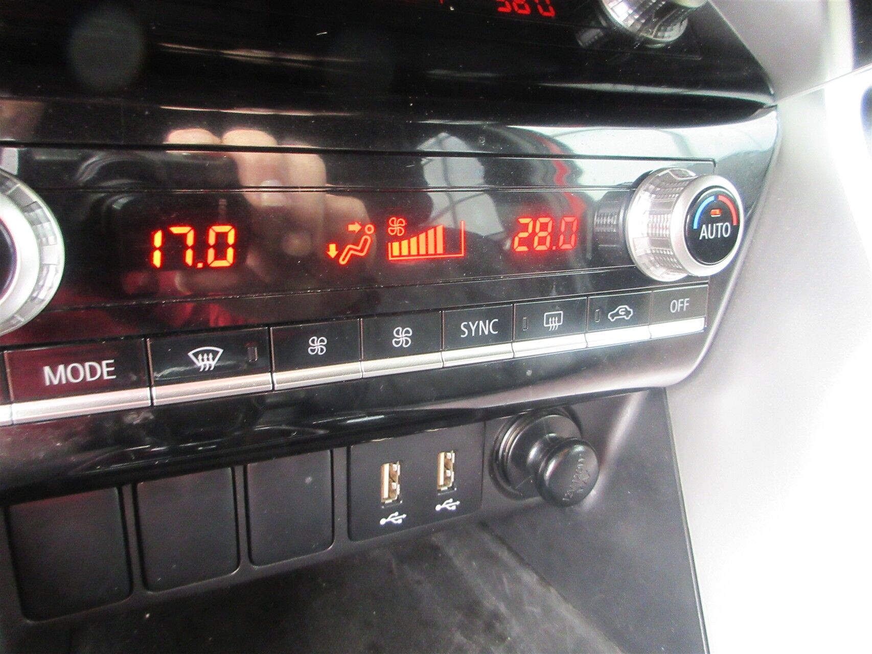 Billede af Mitsubishi Eclipse Cross 2,4 Plugin-hybrid Nordic 4WD 188HK 5d Trinl. Gear