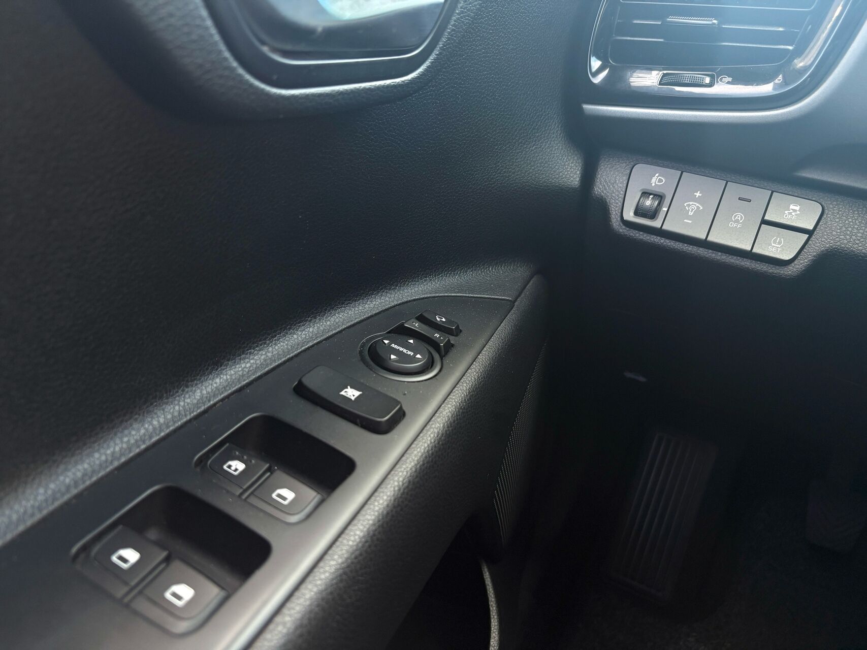 Billede af Kia Stonic 1,0 T-GDI  Mild hybrid Prestige m/Upgrade 120HK 5d 6g