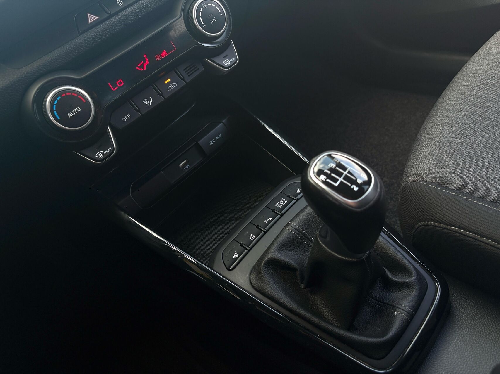 Billede af Kia Stonic 1,0 T-GDI  Mild hybrid Prestige m/Upgrade 120HK 5d 6g